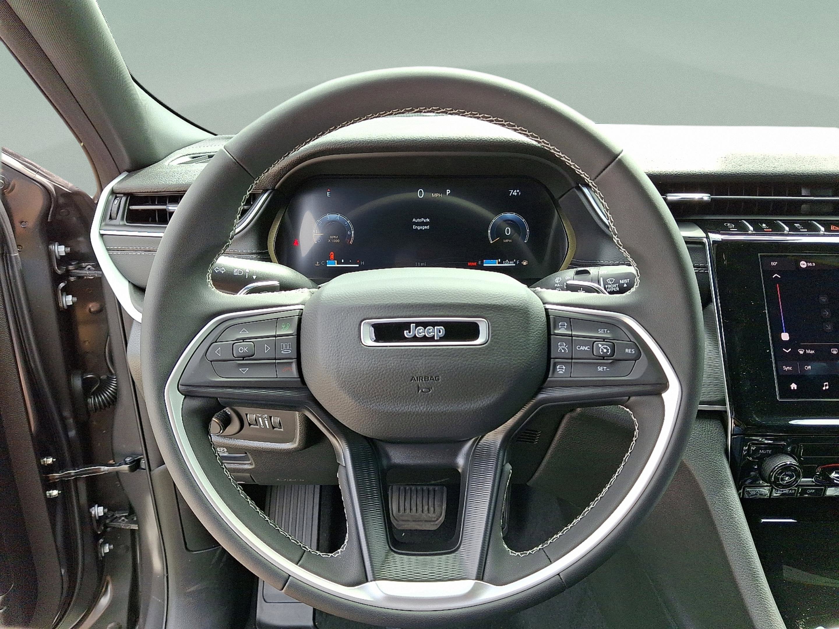 2025 Jeep Grand Cherokee GRAND CHEROKEE LAREDO X 4X4