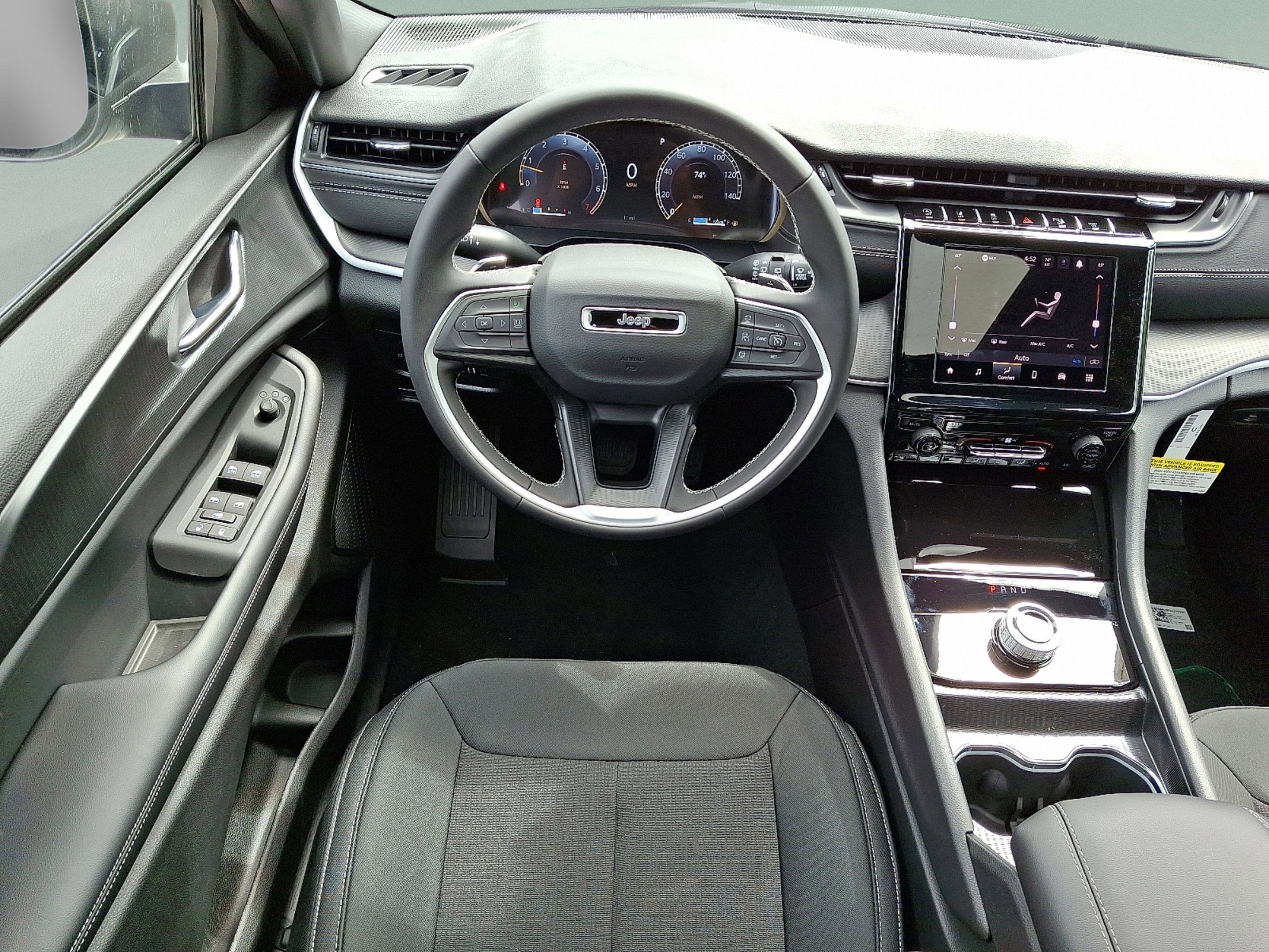 2025 Jeep Grand Cherokee GRAND CHEROKEE LAREDO X 4X4