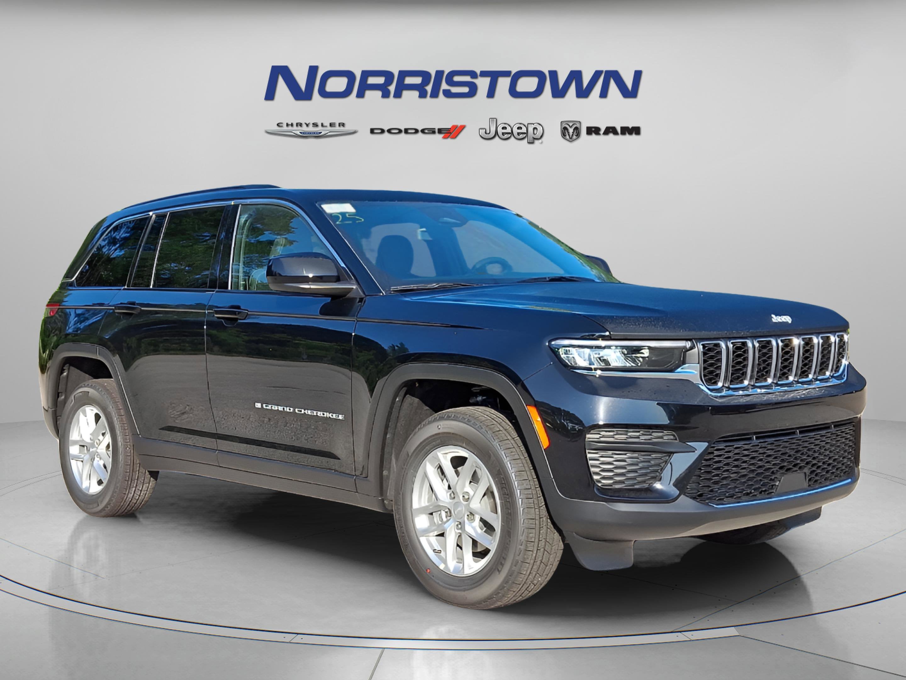 2025 Jeep Grand Cherokee GRAND CHEROKEE LAREDO X 4X4