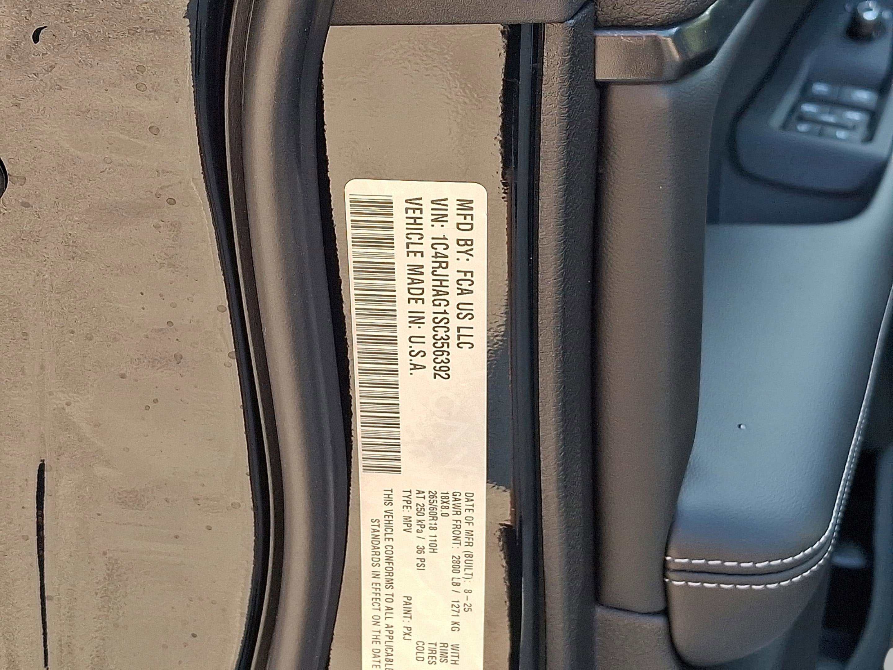 2025 Jeep Grand Cherokee GRAND CHEROKEE LAREDO X 4X4