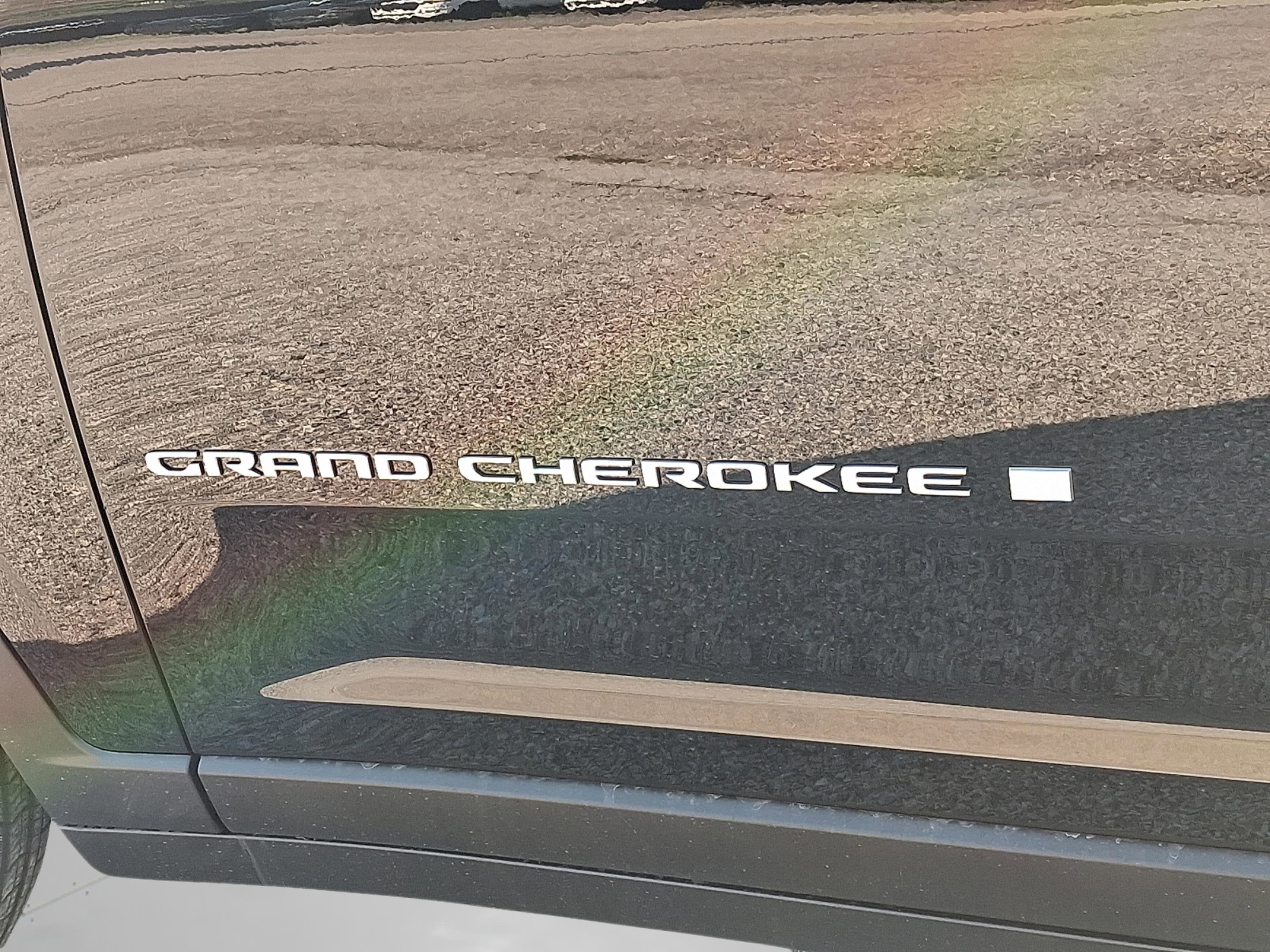 2025 Jeep Grand Cherokee GRAND CHEROKEE LAREDO X 4X4