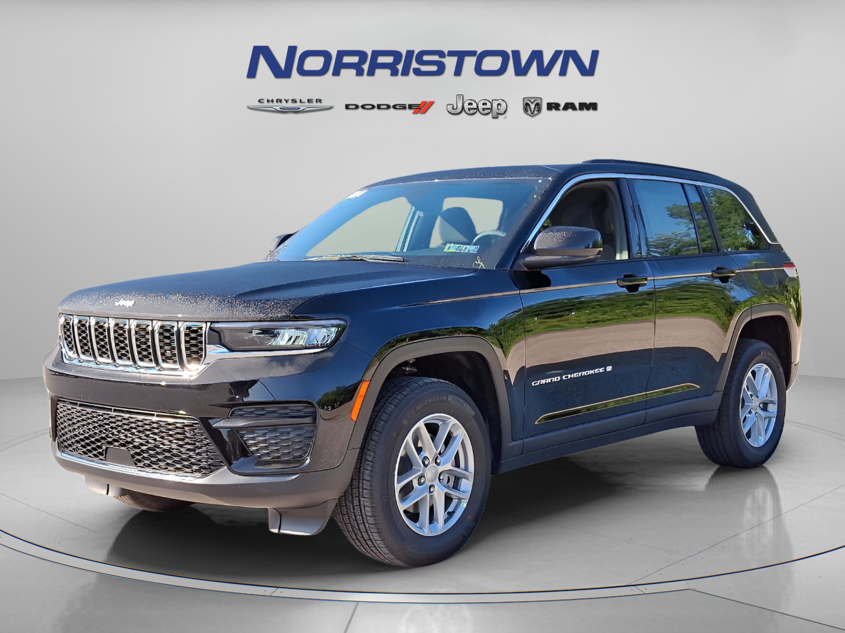 2025 Jeep Grand Cherokee GRAND CHEROKEE LAREDO X 4X4