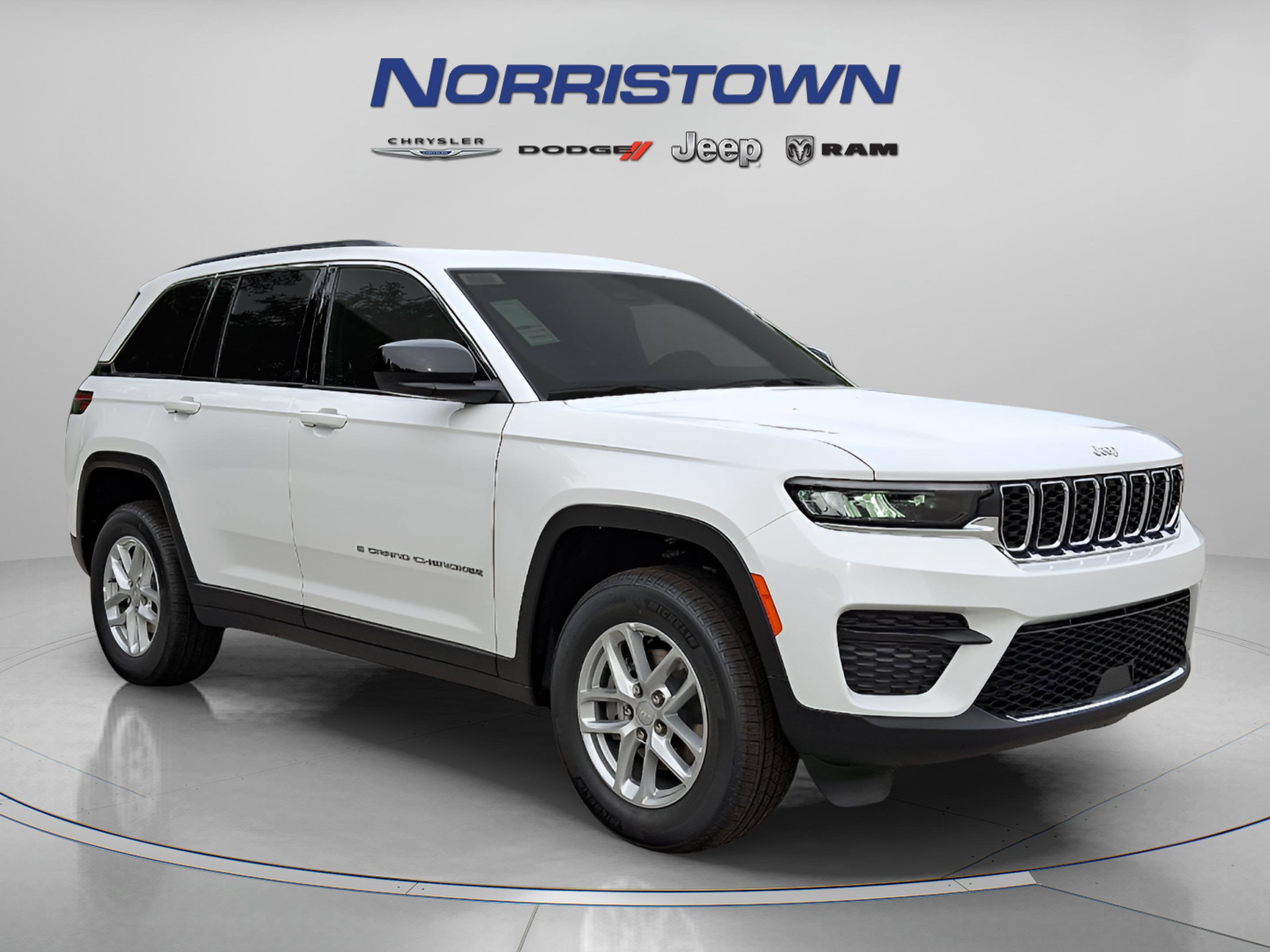 2025 Jeep Grand Cherokee GRAND CHEROKEE LAREDO X 4X4