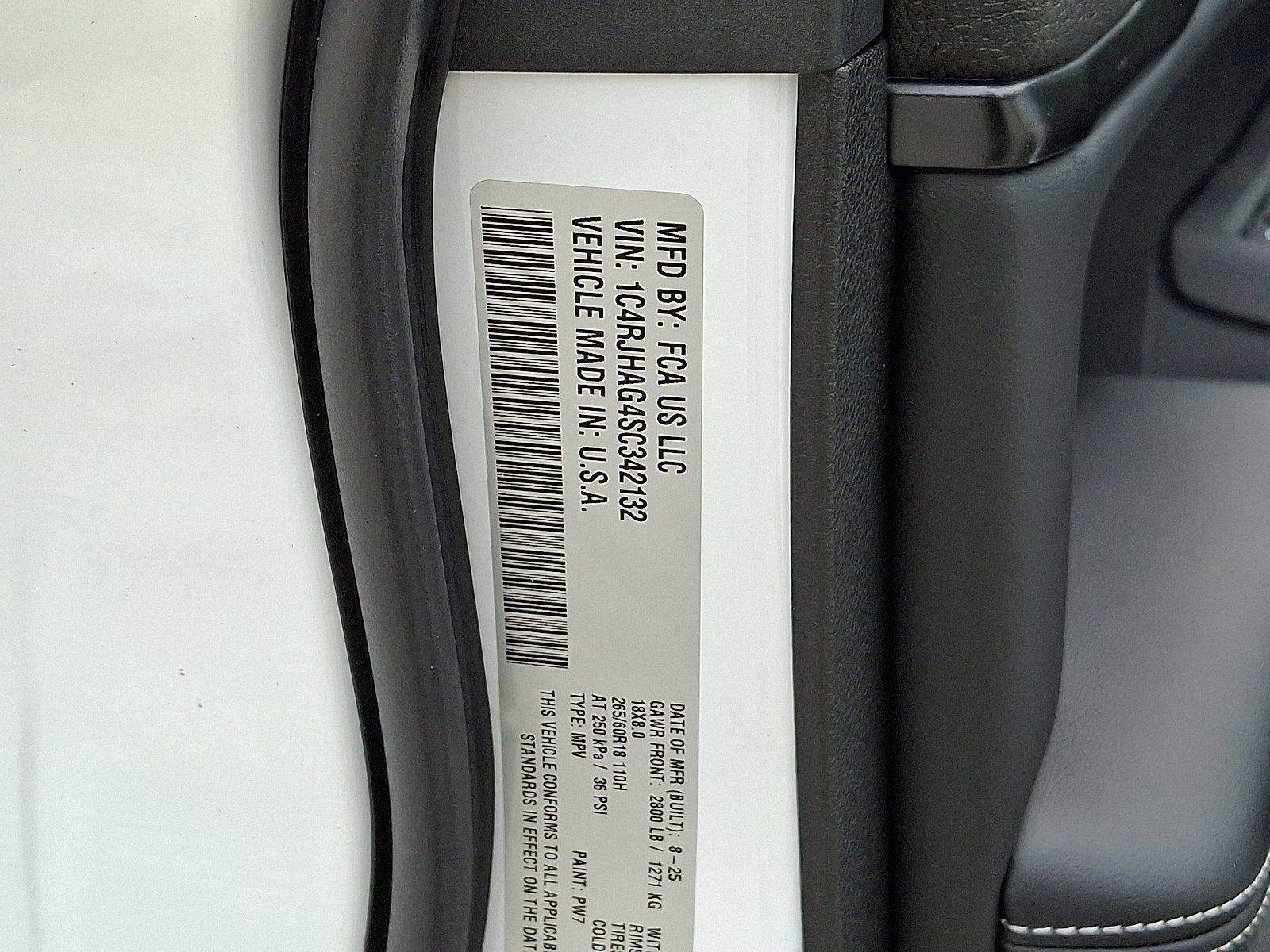 2025 Jeep Grand Cherokee GRAND CHEROKEE LAREDO X 4X4