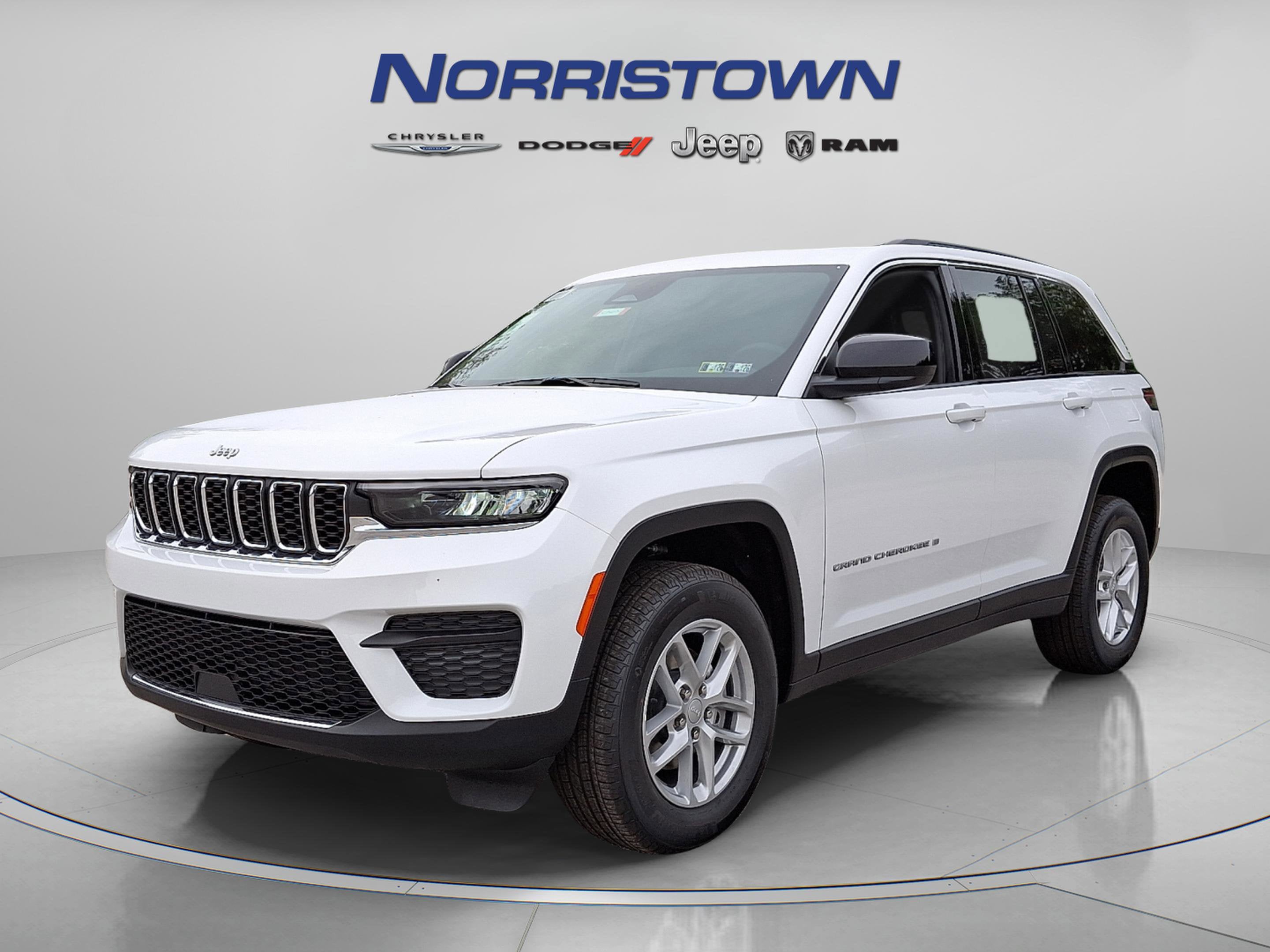 2025 Jeep Grand Cherokee GRAND CHEROKEE LAREDO X 4X4