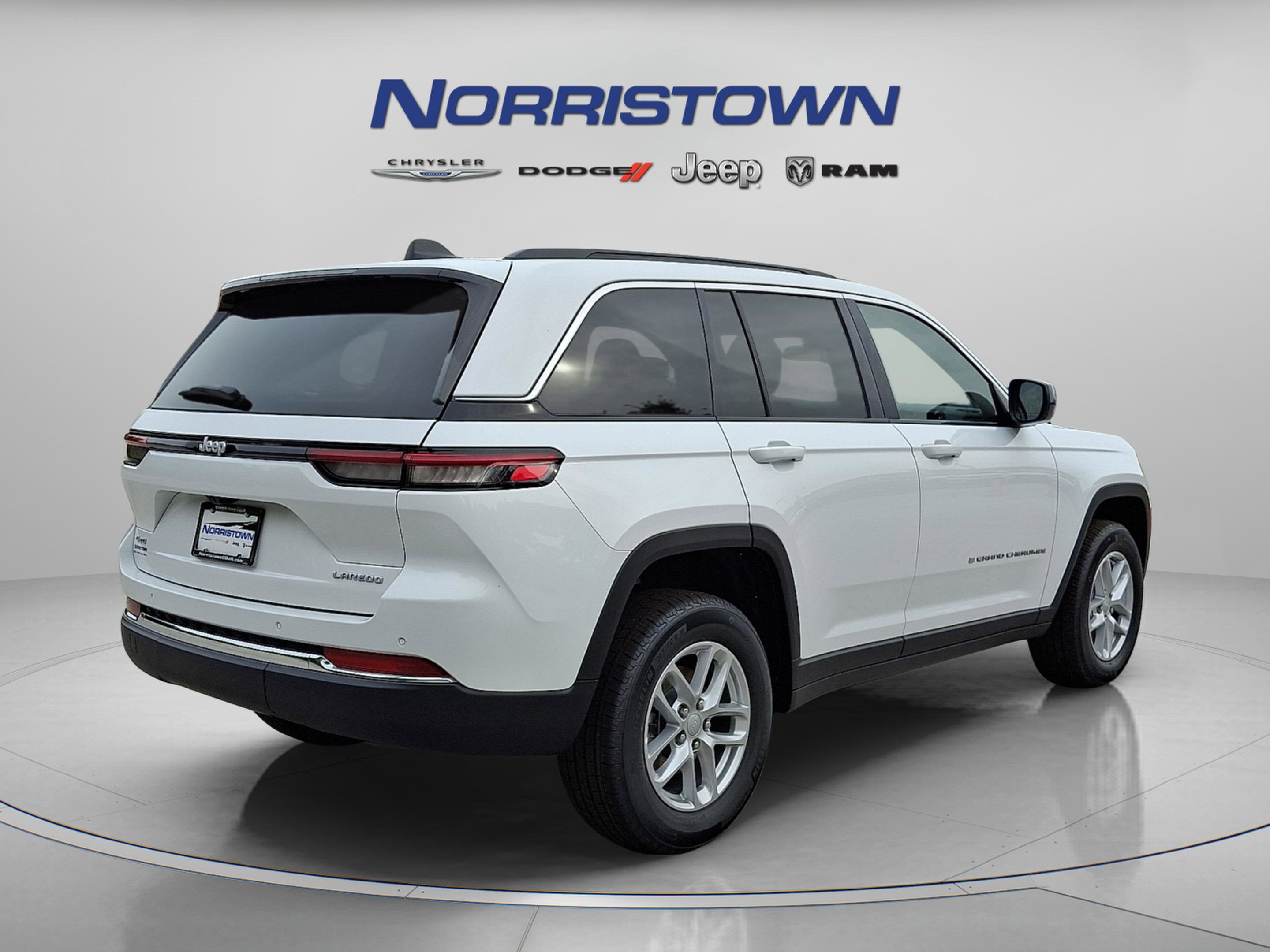 2025 Jeep Grand Cherokee GRAND CHEROKEE LAREDO X 4X4