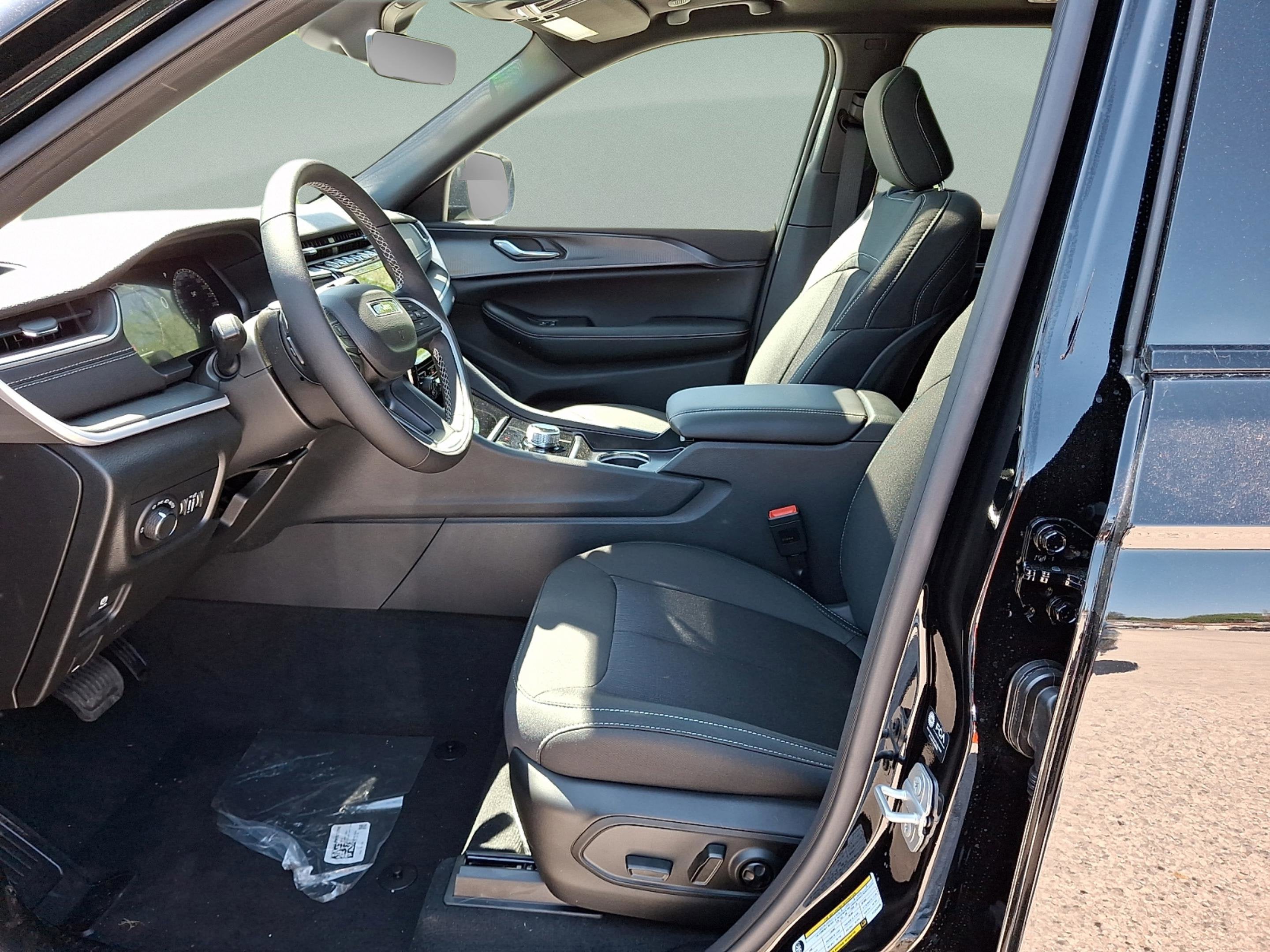 2026 Jeep Grand Cherokee GRAND CHEROKEE LAREDO X 4X4