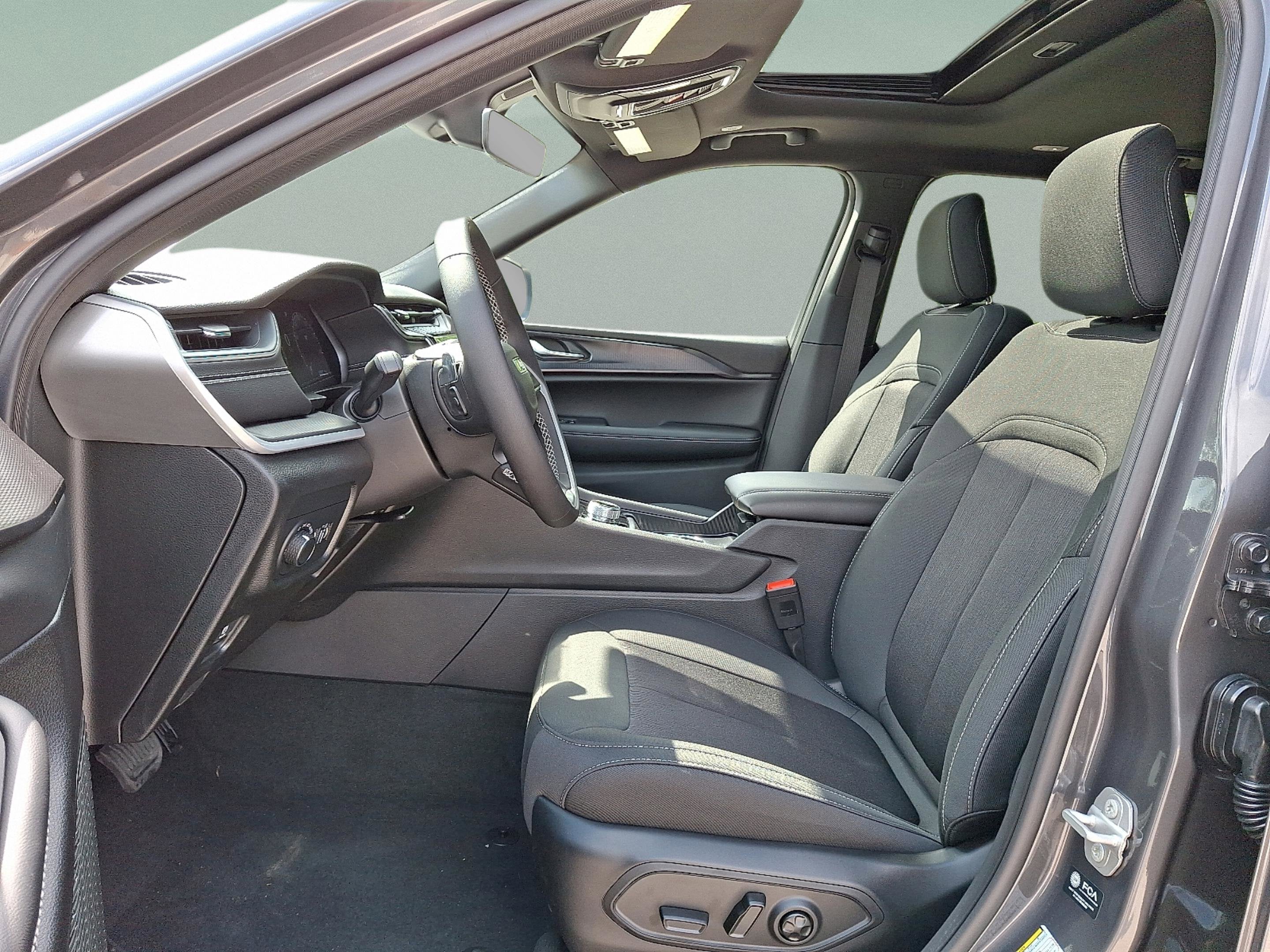 2025 Jeep Grand Cherokee GRAND CHEROKEE L LAREDO X 4X4