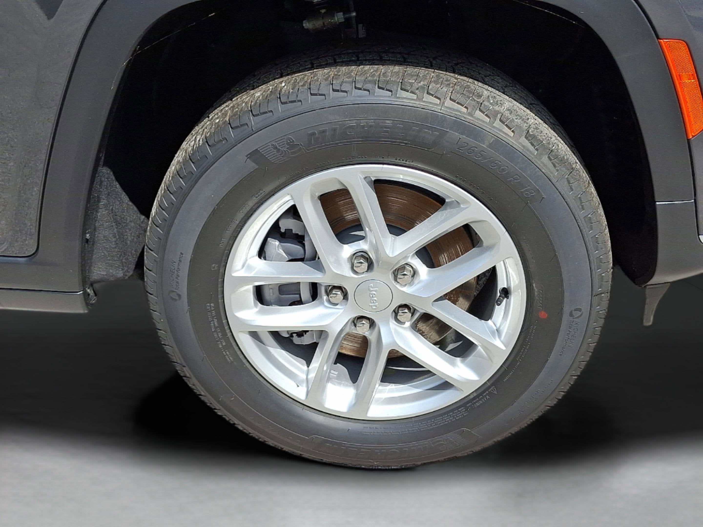 2025 Jeep Grand Cherokee GRAND CHEROKEE L LAREDO X 4X4