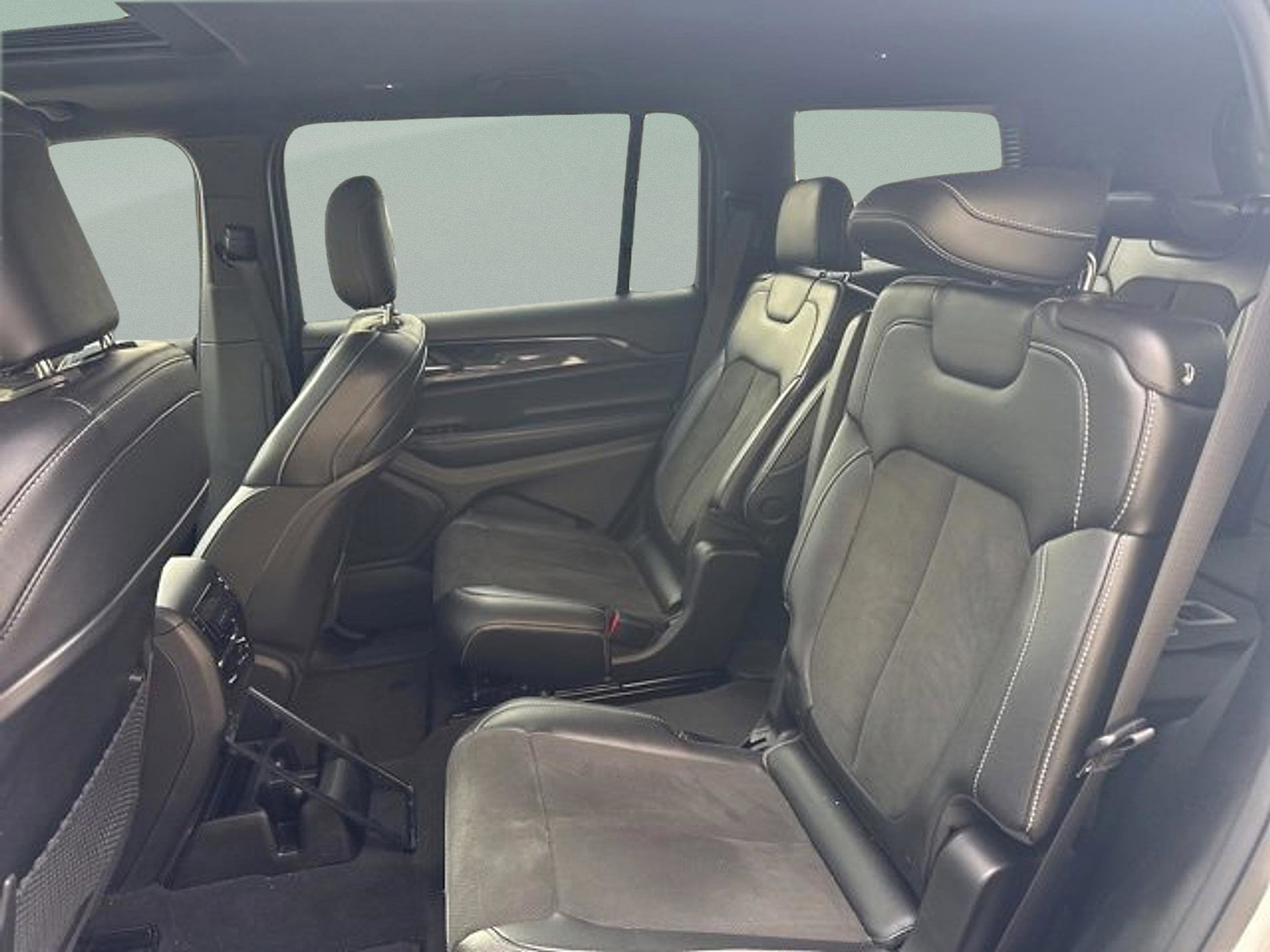 2023 Jeep Grand Cherokee L Altitude 4x4