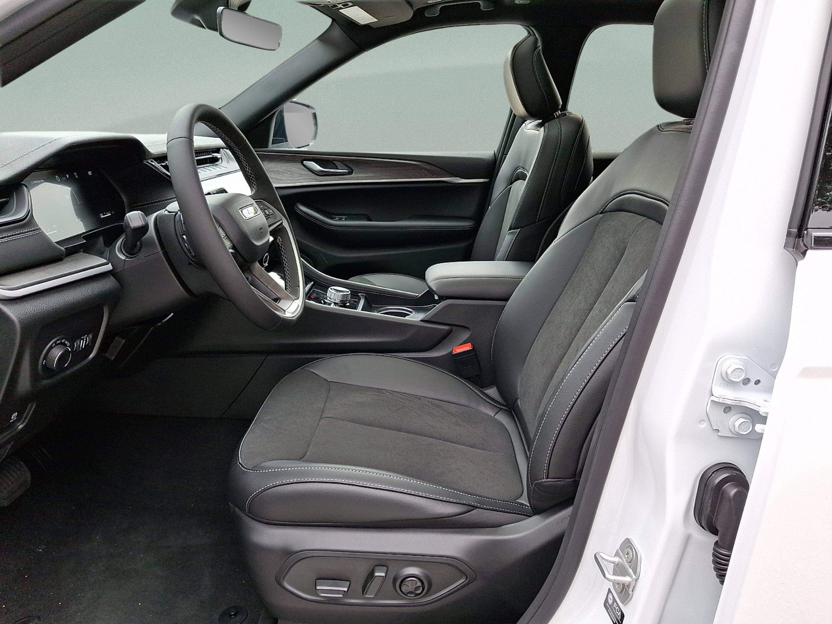 2026 Jeep Grand Cherokee GRAND CHEROKEE L LAREDO ALTITUDE 4X4