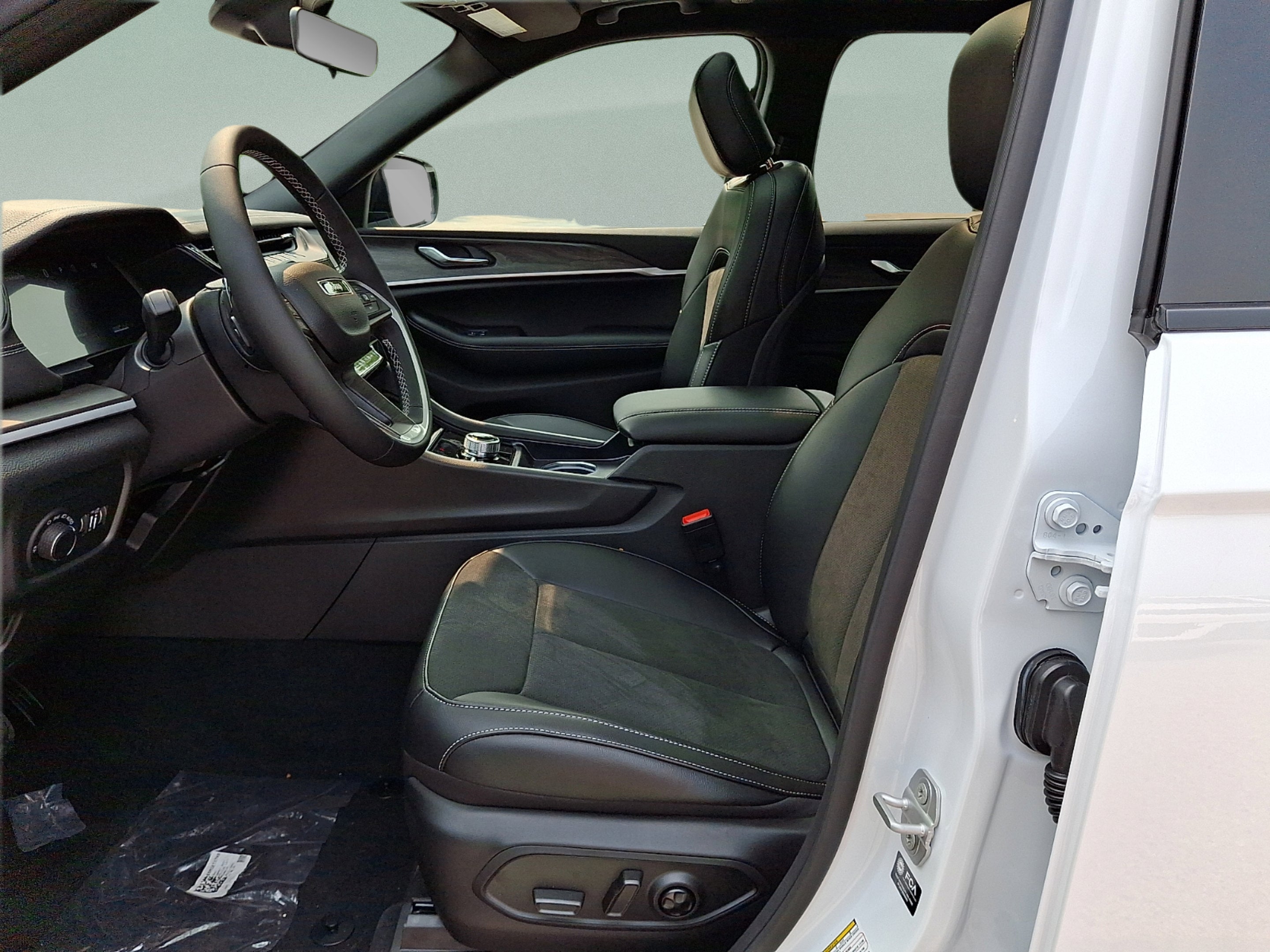 2026 Jeep Grand Cherokee GRAND CHEROKEE L LAREDO ALTITUDE 4X4