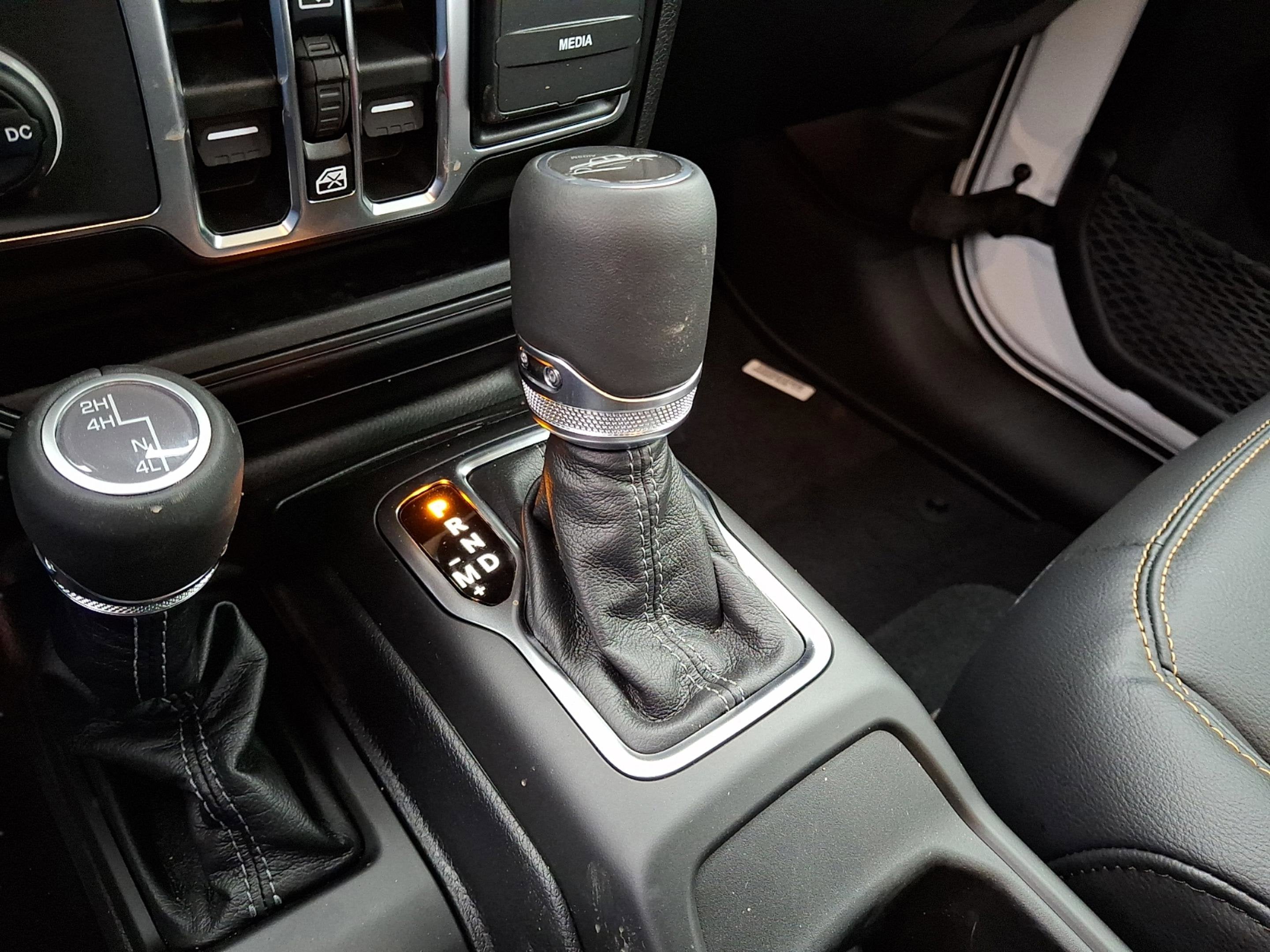 2026 Jeep Gladiator GLADIATOR SAHARA 4X4