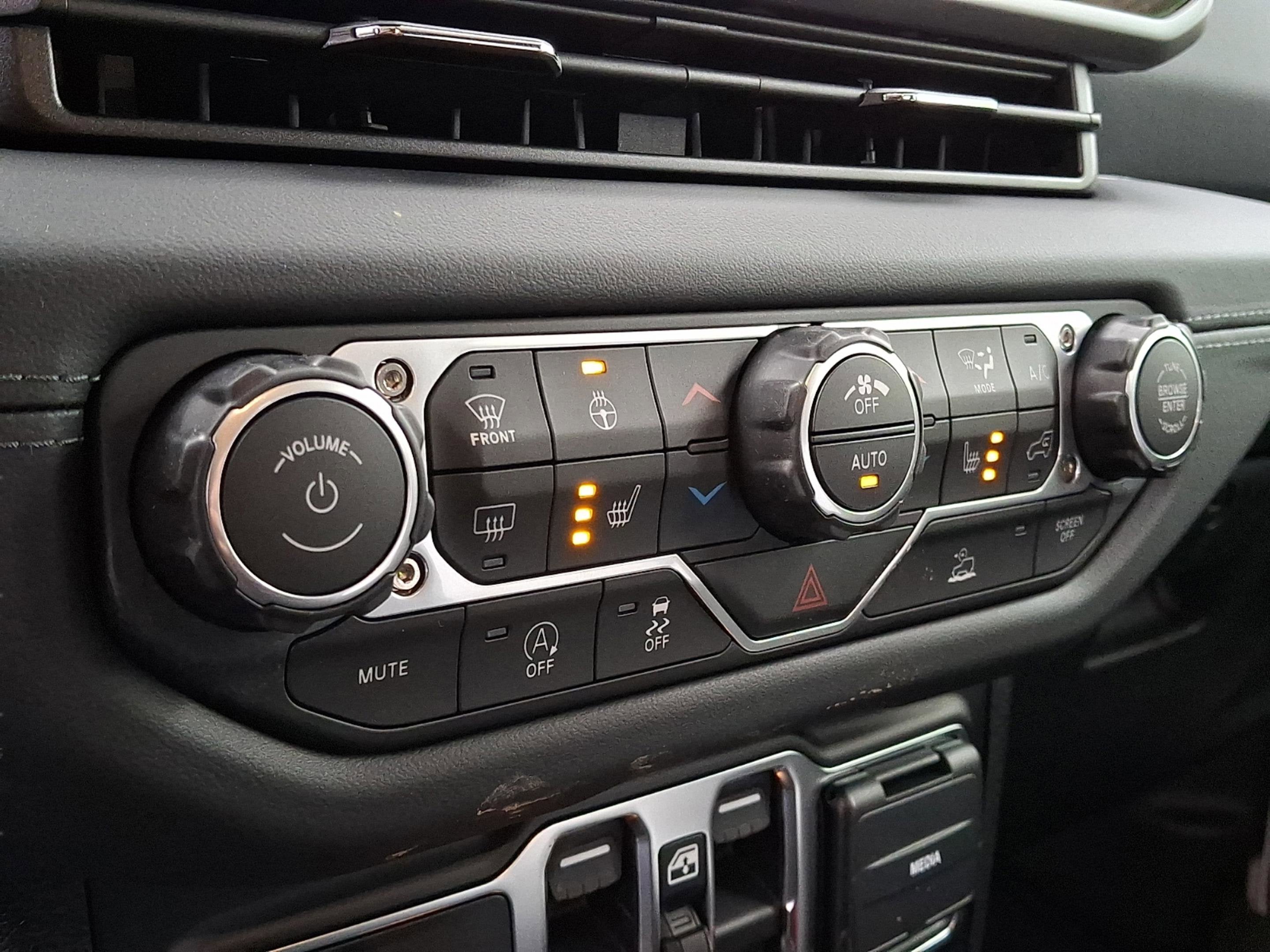 2026 Jeep Gladiator GLADIATOR SAHARA 4X4