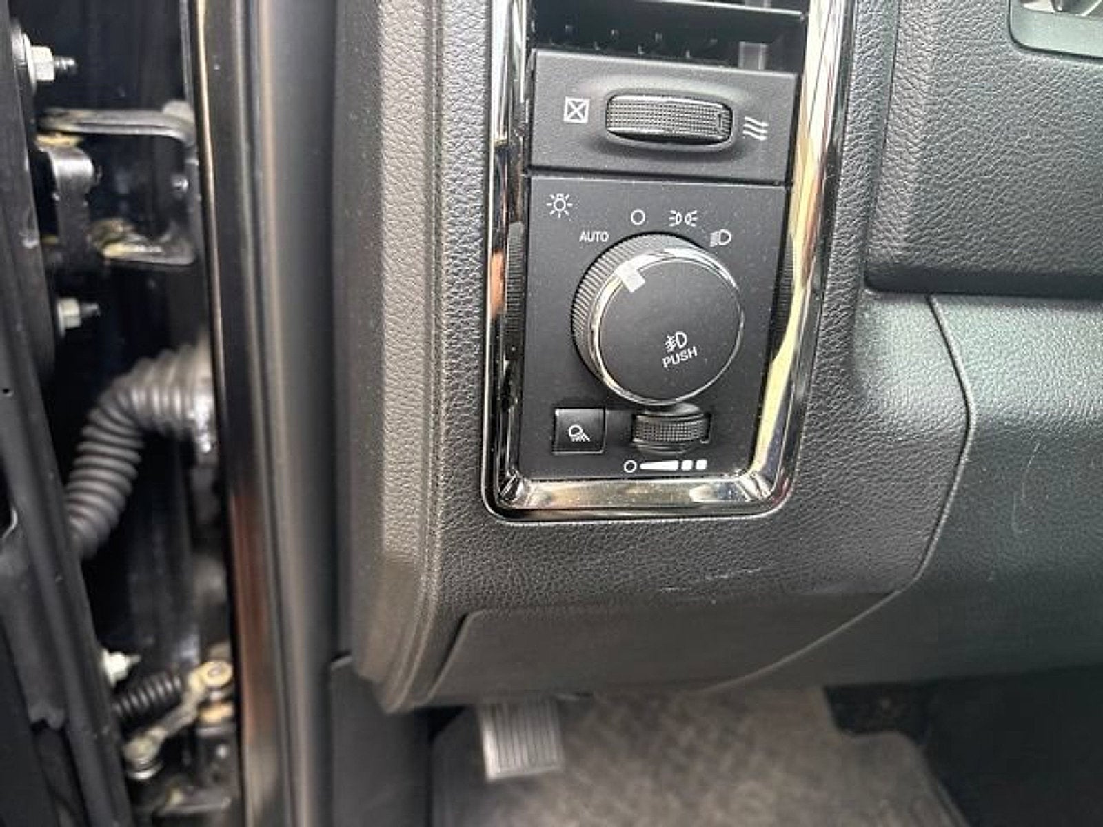 2018 RAM 1500 Night Crew Cab 4x4 5'7' Box