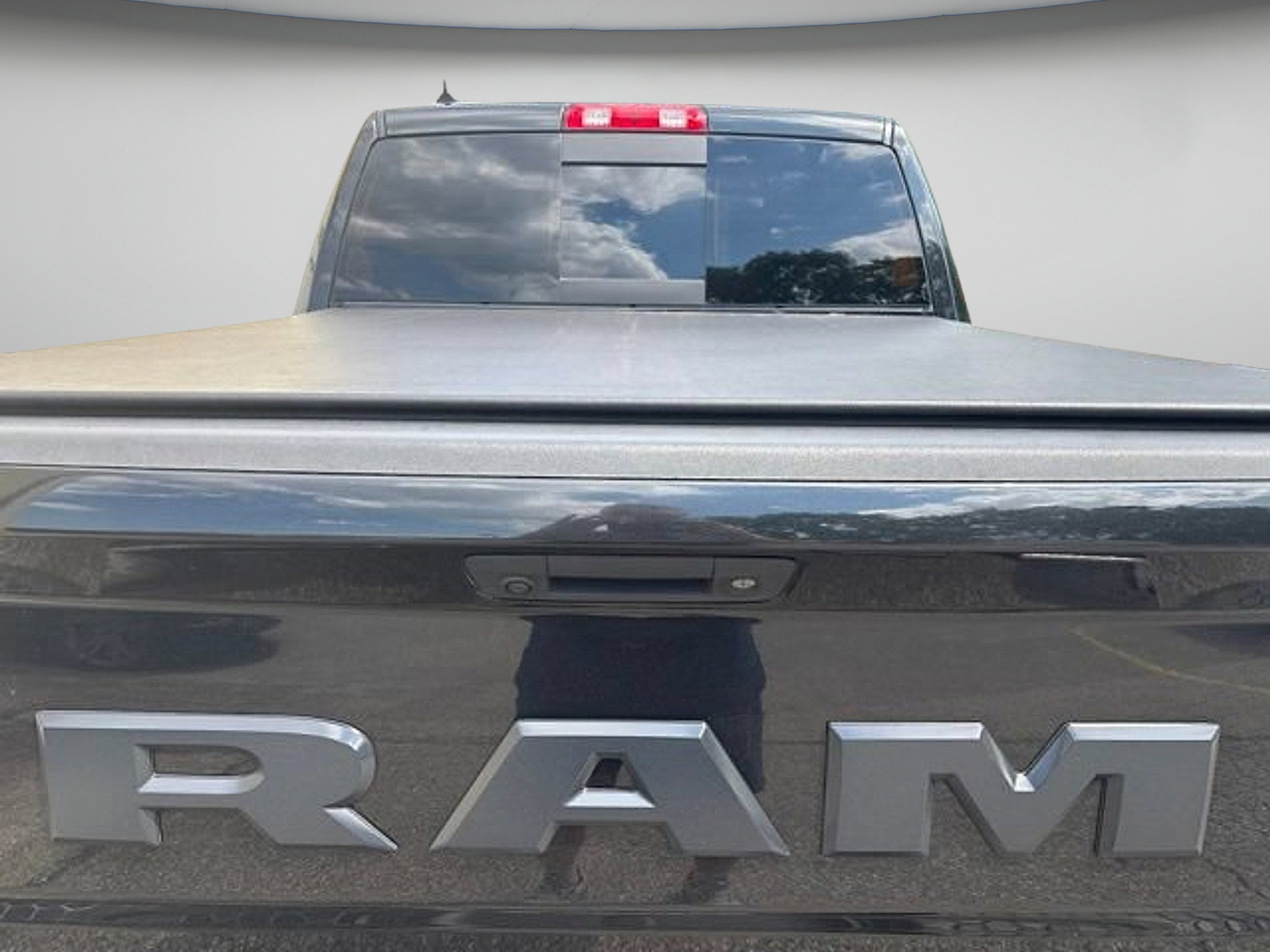2018 RAM 1500 Night Crew Cab 4x4 5'7' Box