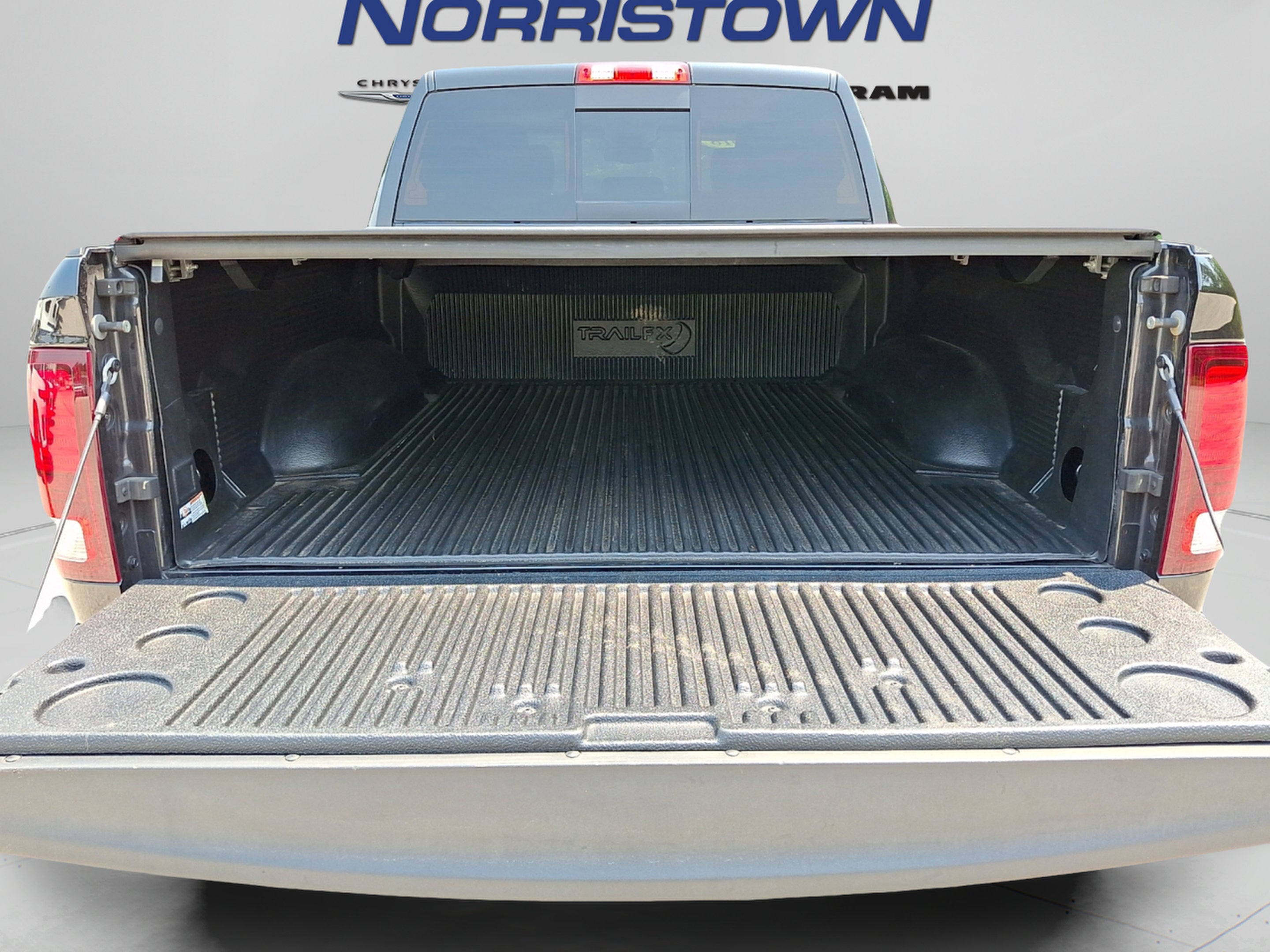 2018 RAM 1500 Night Crew Cab 4x4 5'7' Box