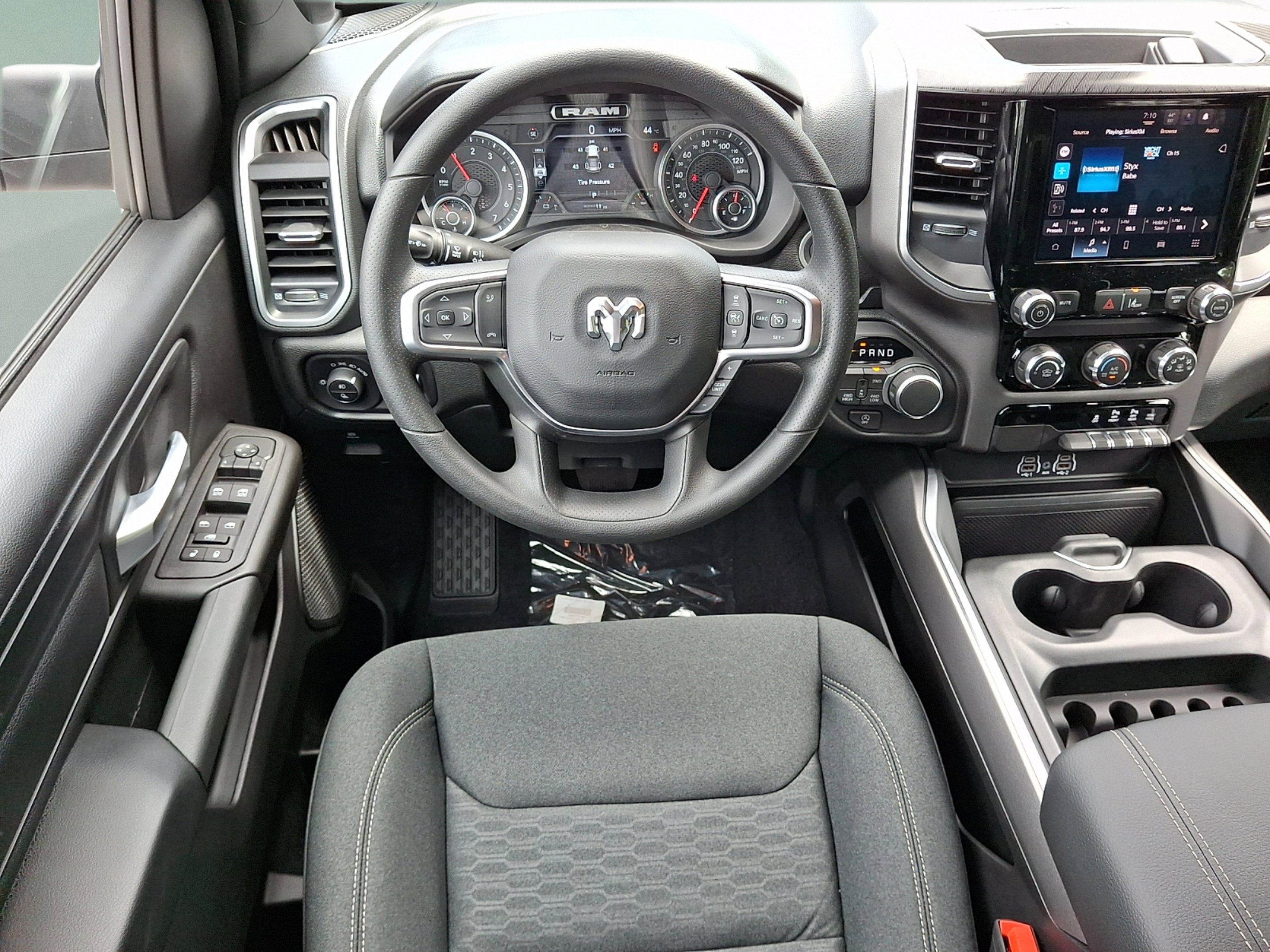 2026 RAM Ram 1500 RAM 1500 EXPRESS QUAD CAB 4X4 6'4' BOX