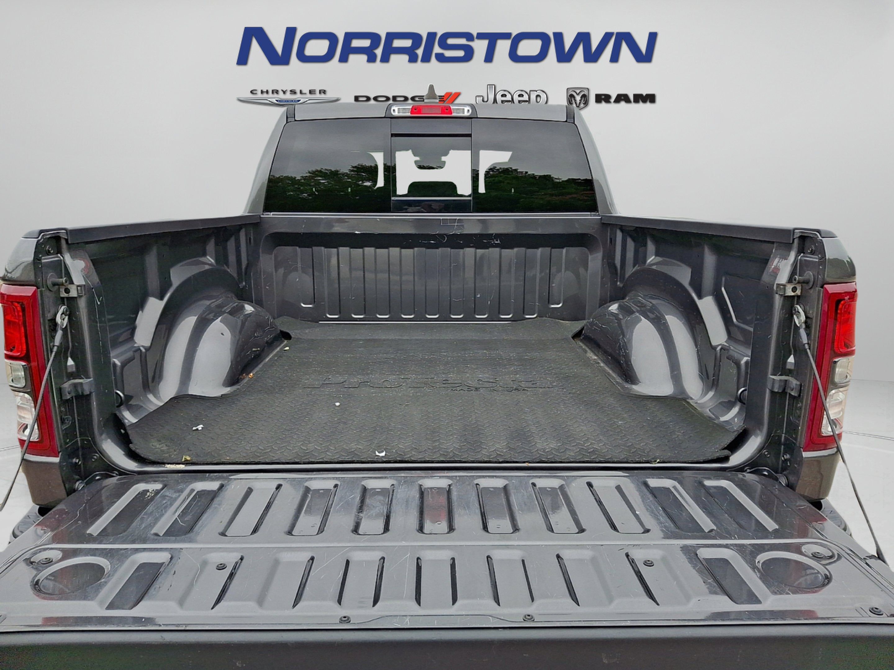 2023 RAM 1500 Big Horn Crew Cab 4x4 5'7' Box