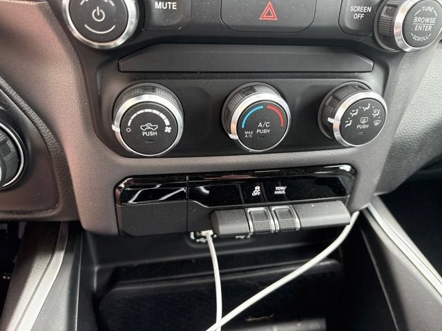 2020 RAM 1500 Big Horn Quad Cab 4x4 6'4' Box