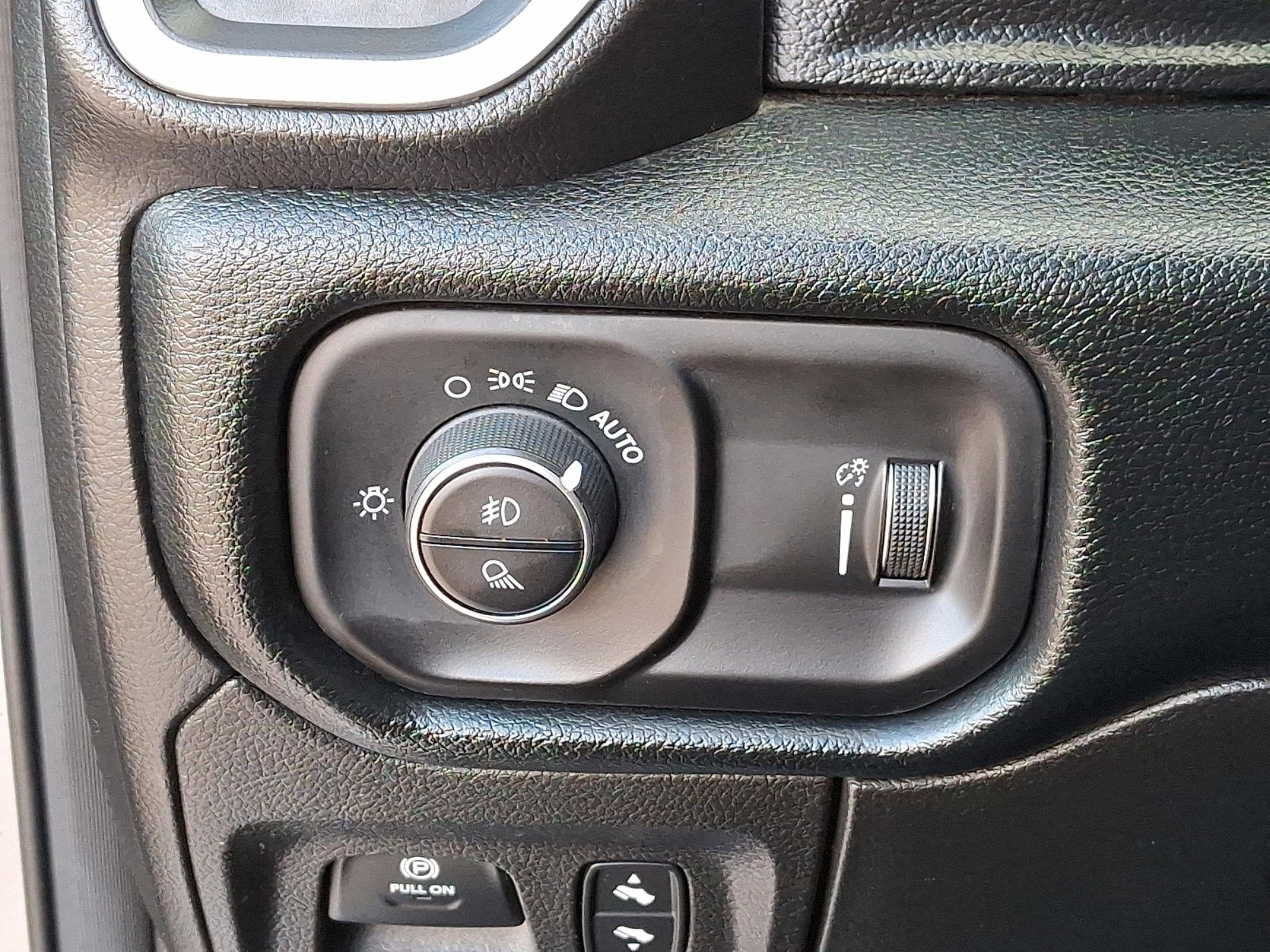 2021 RAM 1500 Big Horn Crew Cab 4x4 5'7' Box