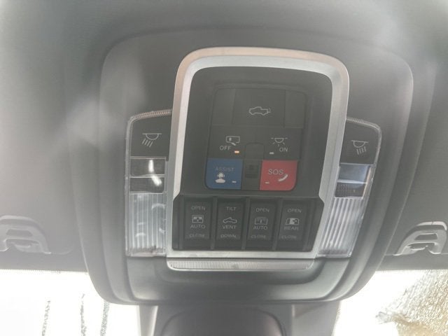 2023 RAM 1500 Laramie Crew Cab 4x4 5'7' Box