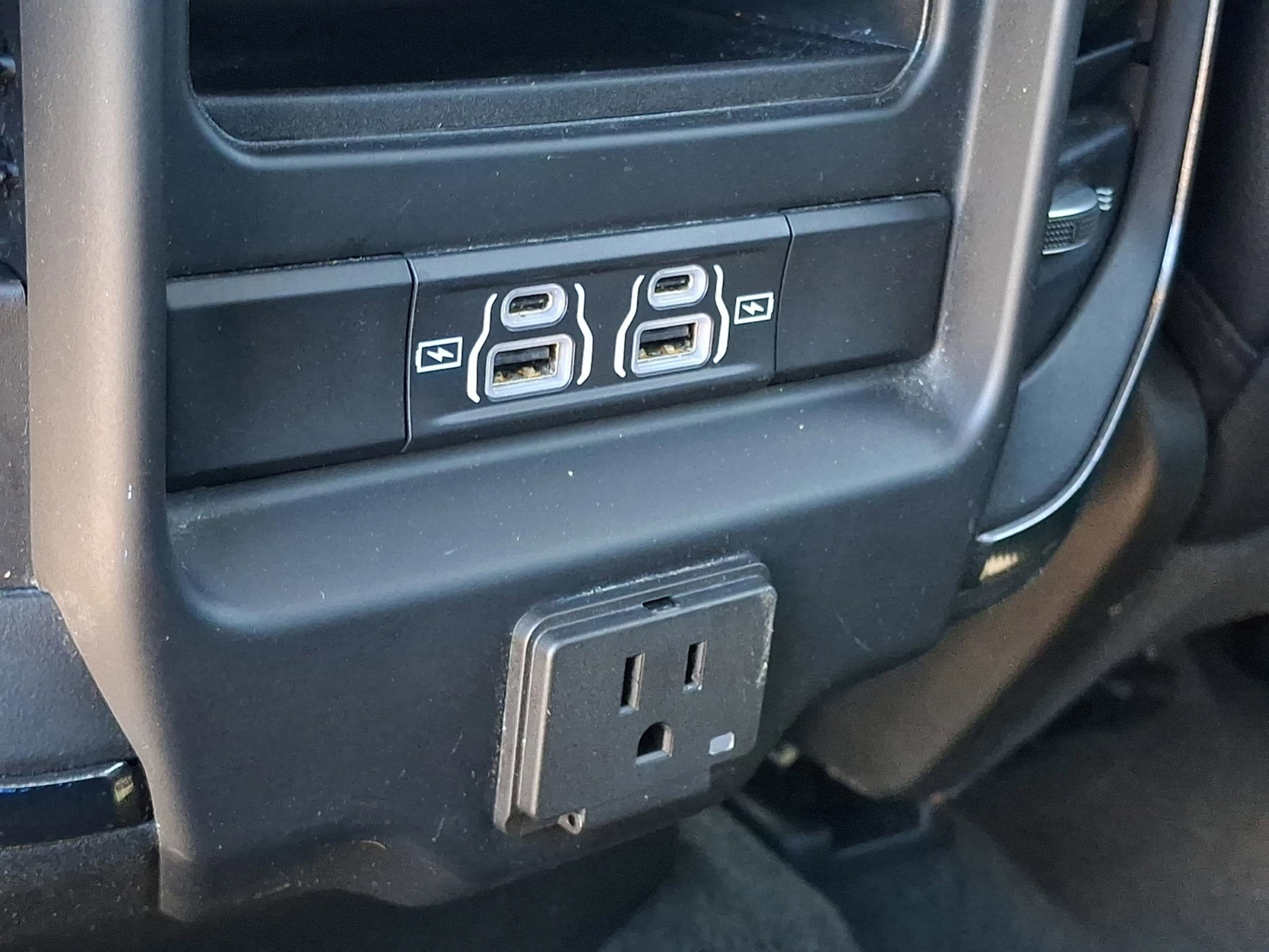 2022 RAM 1500 Laramie Crew Cab 4x4 5'7' Box