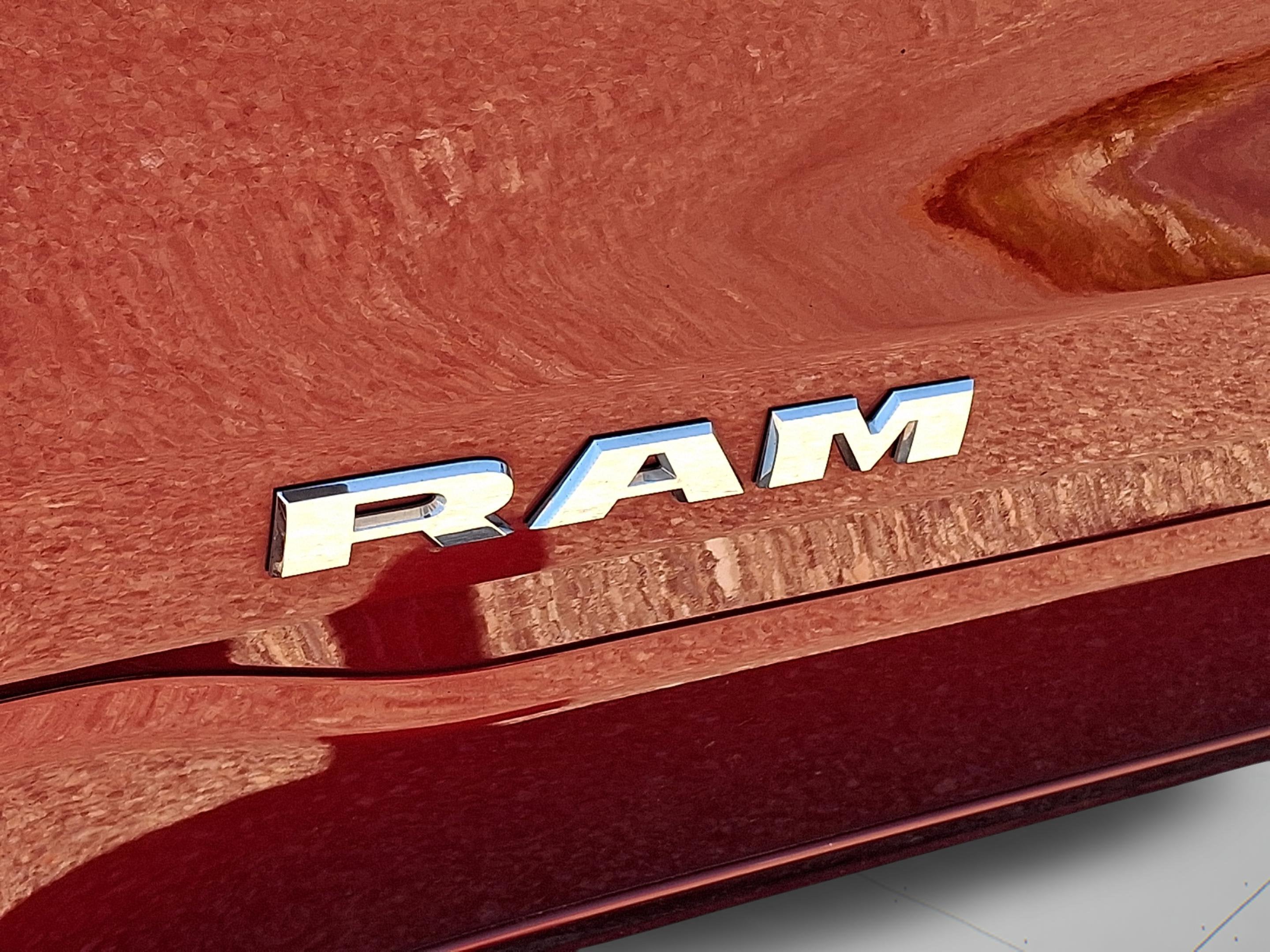 2022 RAM 1500 Laramie Crew Cab 4x4 5'7' Box
