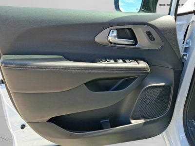 2027 Chrysler Pacifica PACIFICA SELECT