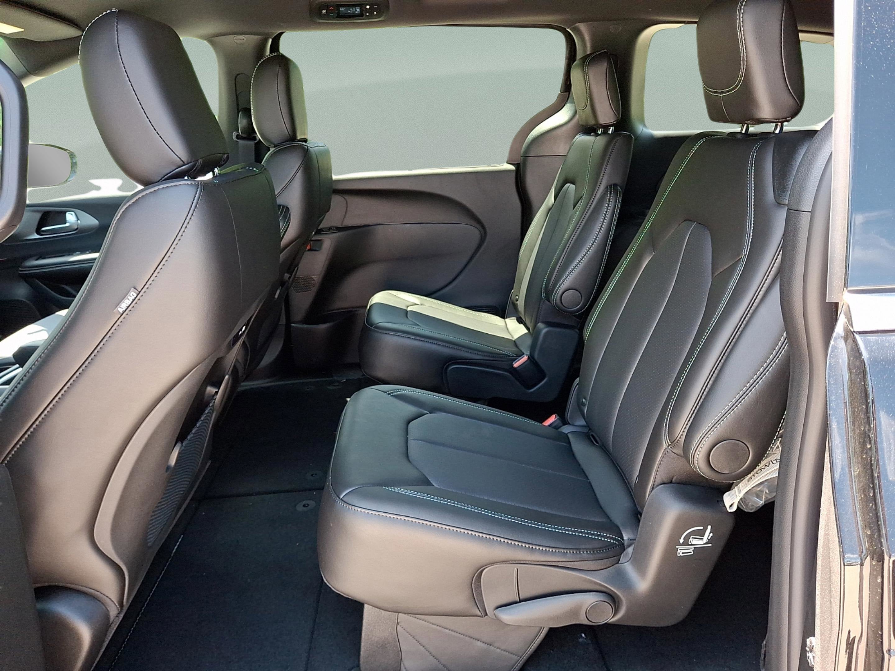 2027 Chrysler Pacifica PACIFICA SELECT