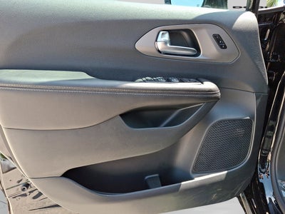 2027 Chrysler Pacifica PACIFICA SELECT