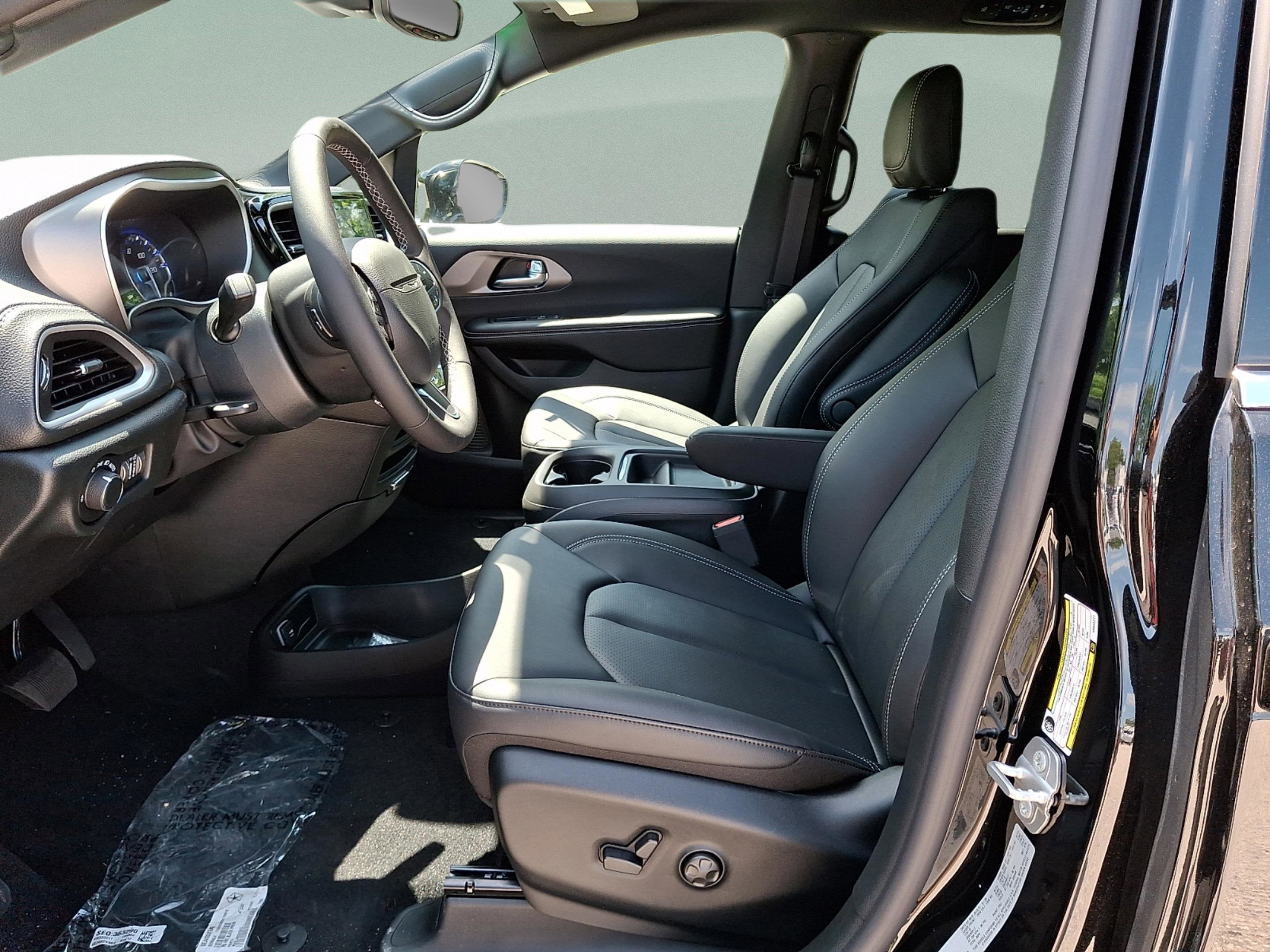 2027 Chrysler Pacifica PACIFICA SELECT