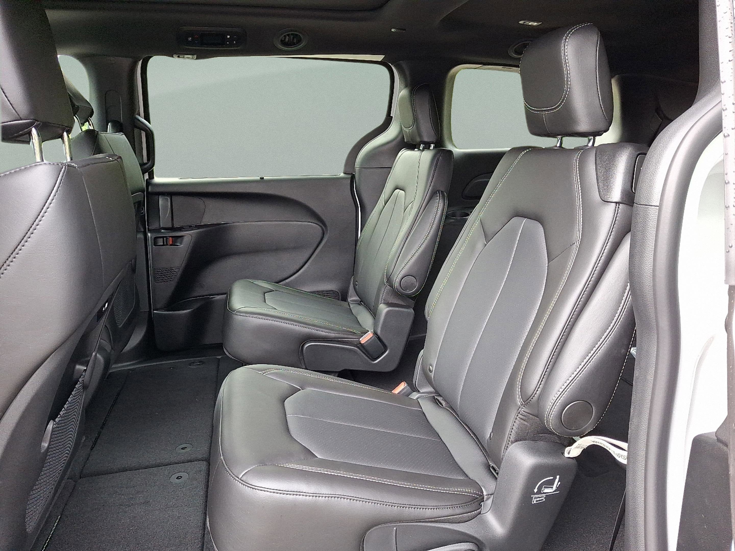 2026 Chrysler Pacifica PACIFICA SELECT AWD