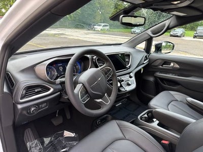2026 Chrysler Pacifica Select AWD