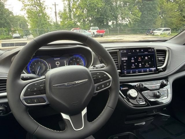 2026 Chrysler Pacifica Select AWD