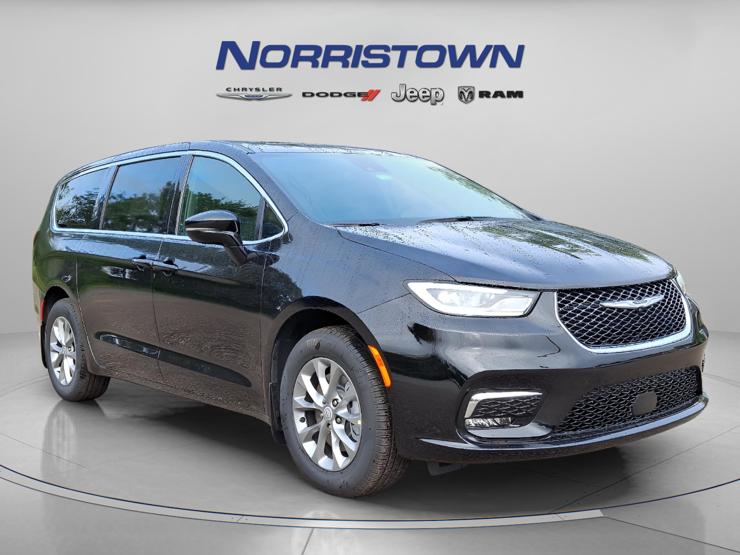 2026 Chrysler Pacifica Select's photo