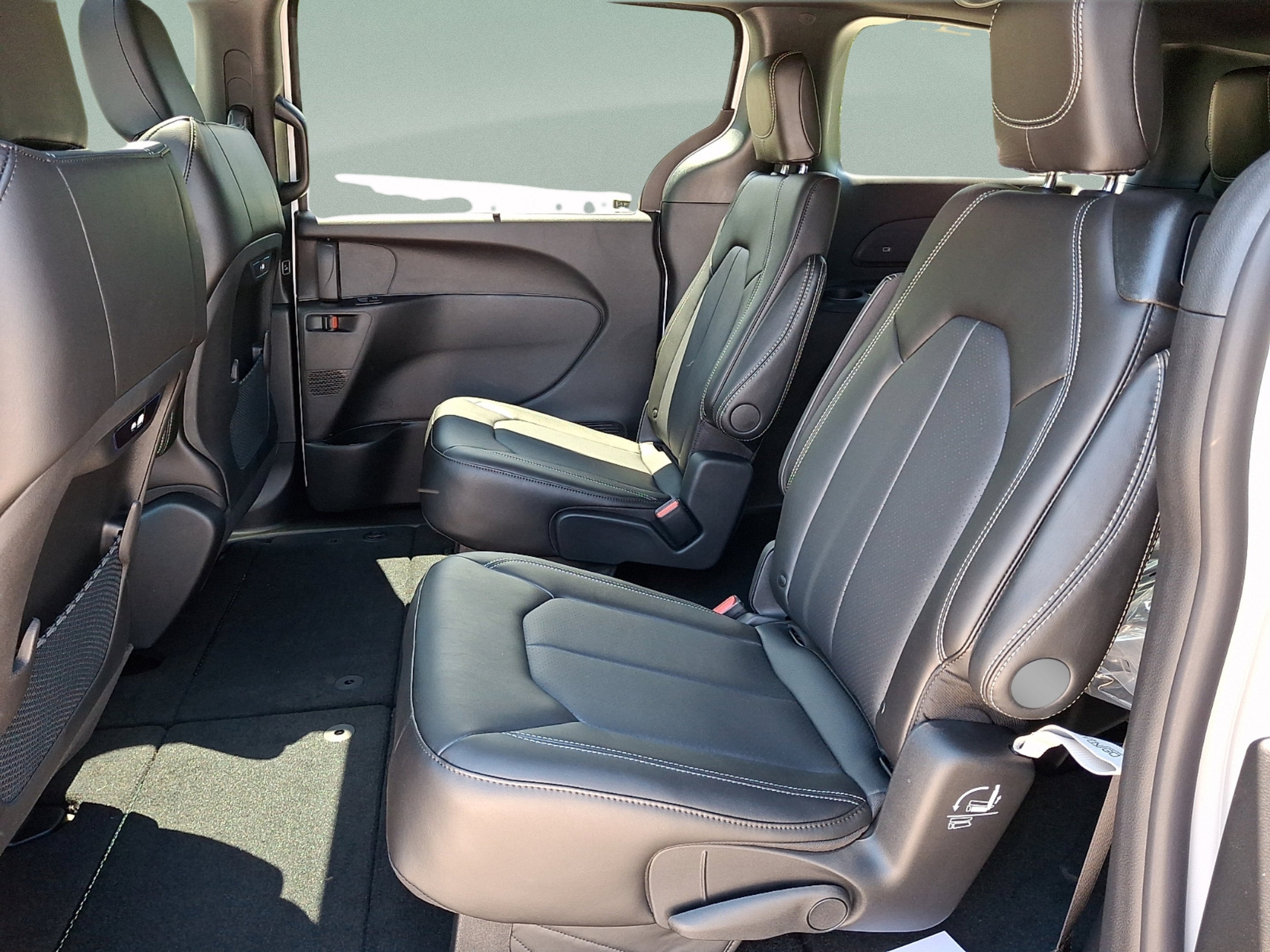 2027 Chrysler Pacifica PACIFICA SELECT AWD