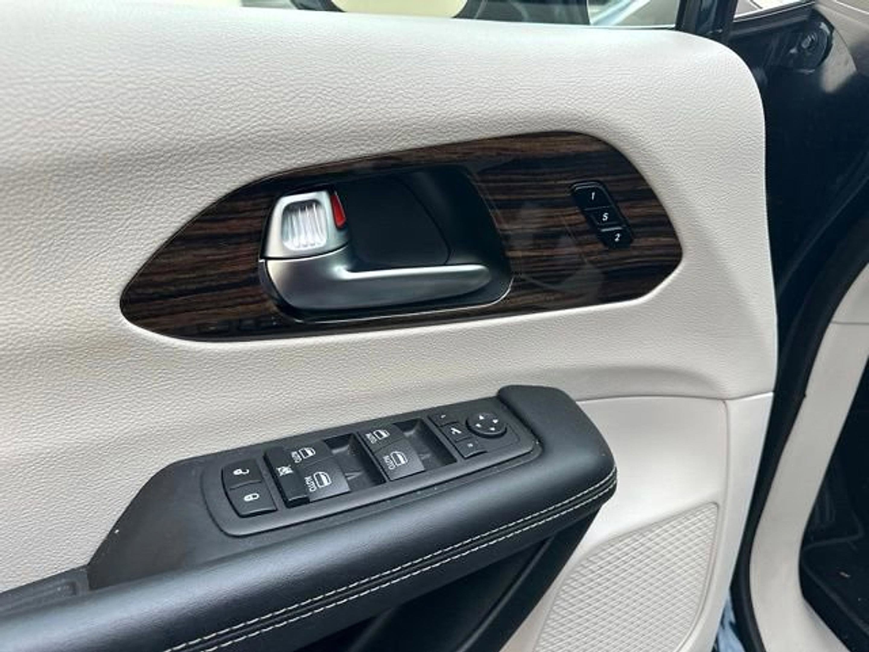 2023 Chrysler Pacifica Limited AWD