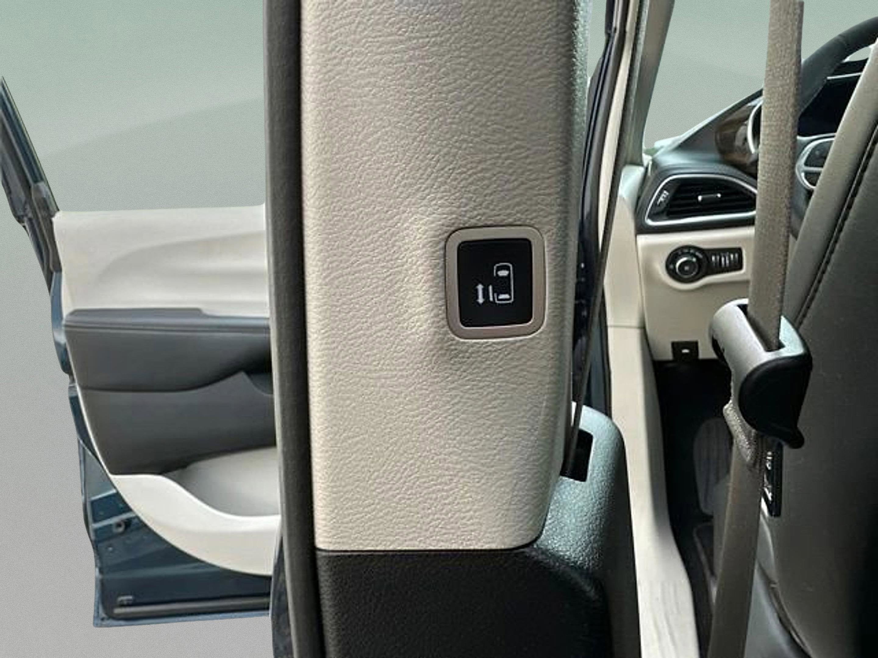 2023 Chrysler Pacifica Limited AWD