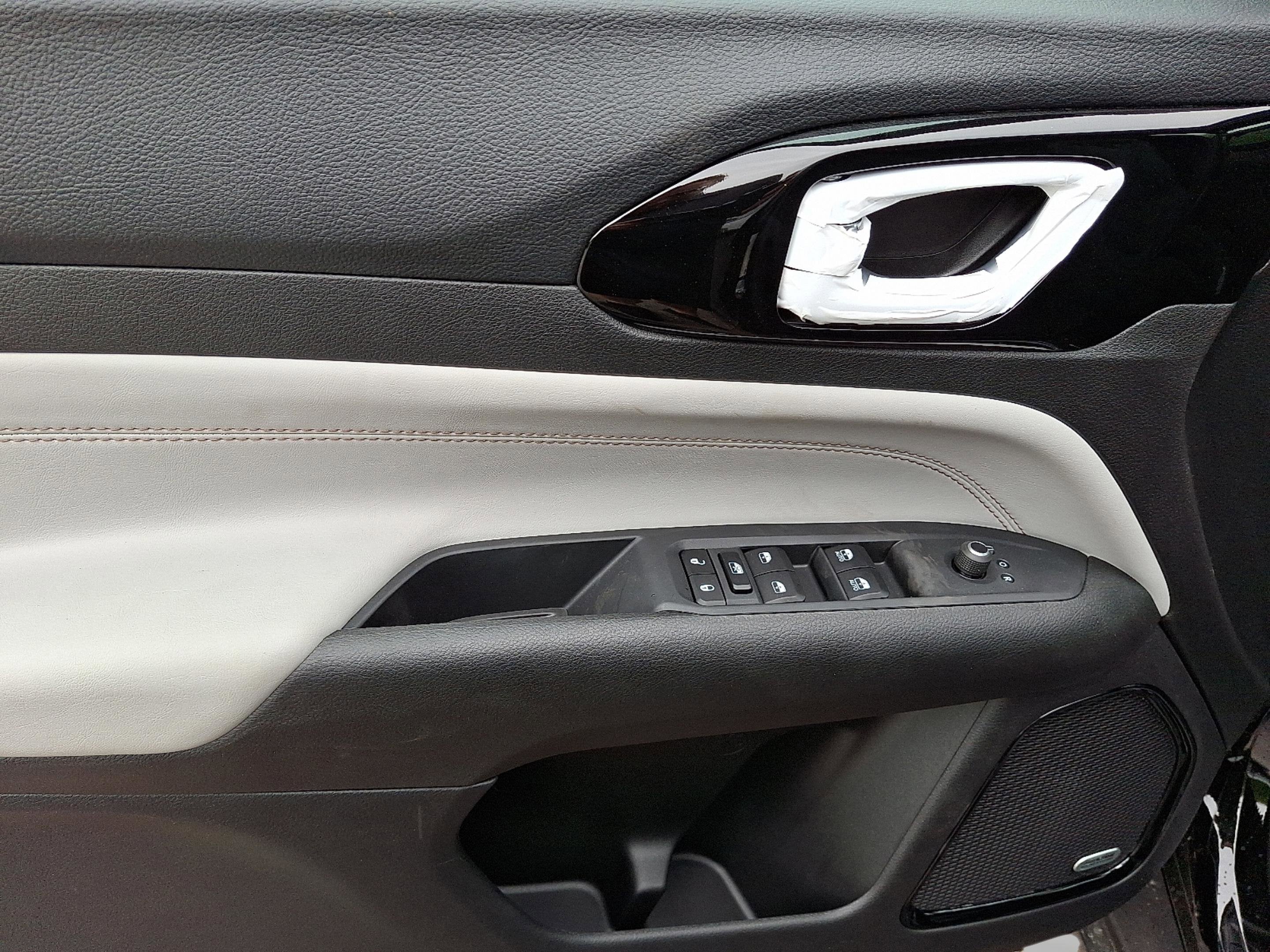 2025 Jeep Compass COMPASS LIMITED 4X4