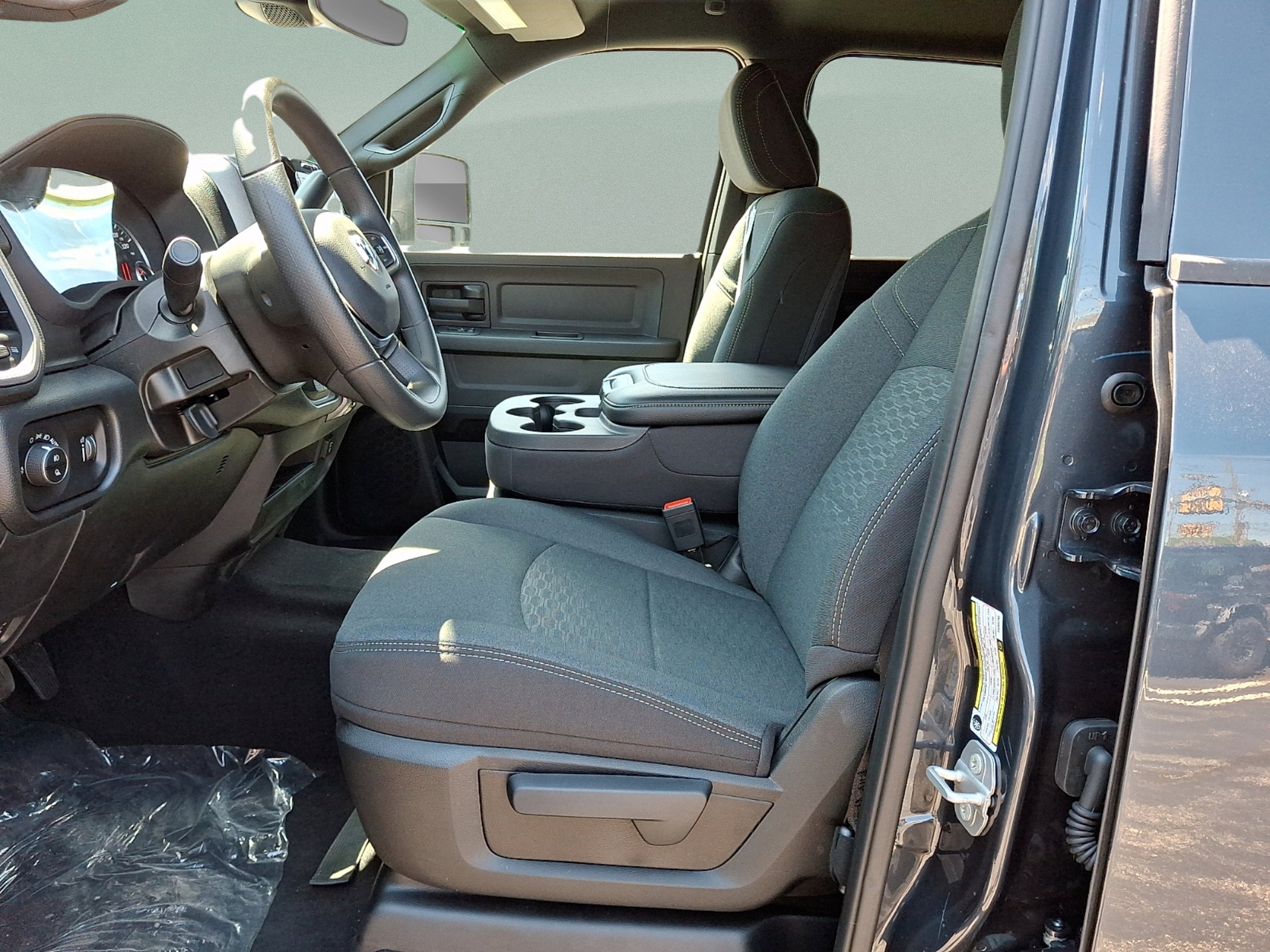 2026 RAM Ram 2500 RAM 2500 BLACK EXPRESS CREW CAB 4X4 6'4' BOX
