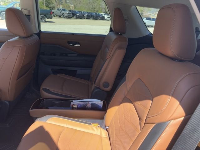 2022 Nissan Pathfinder Platinum 4WD