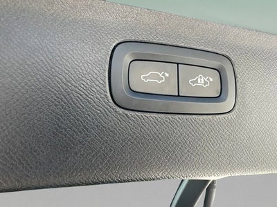 2022 Volvo XC90 T5 Momentum 7 Passenger