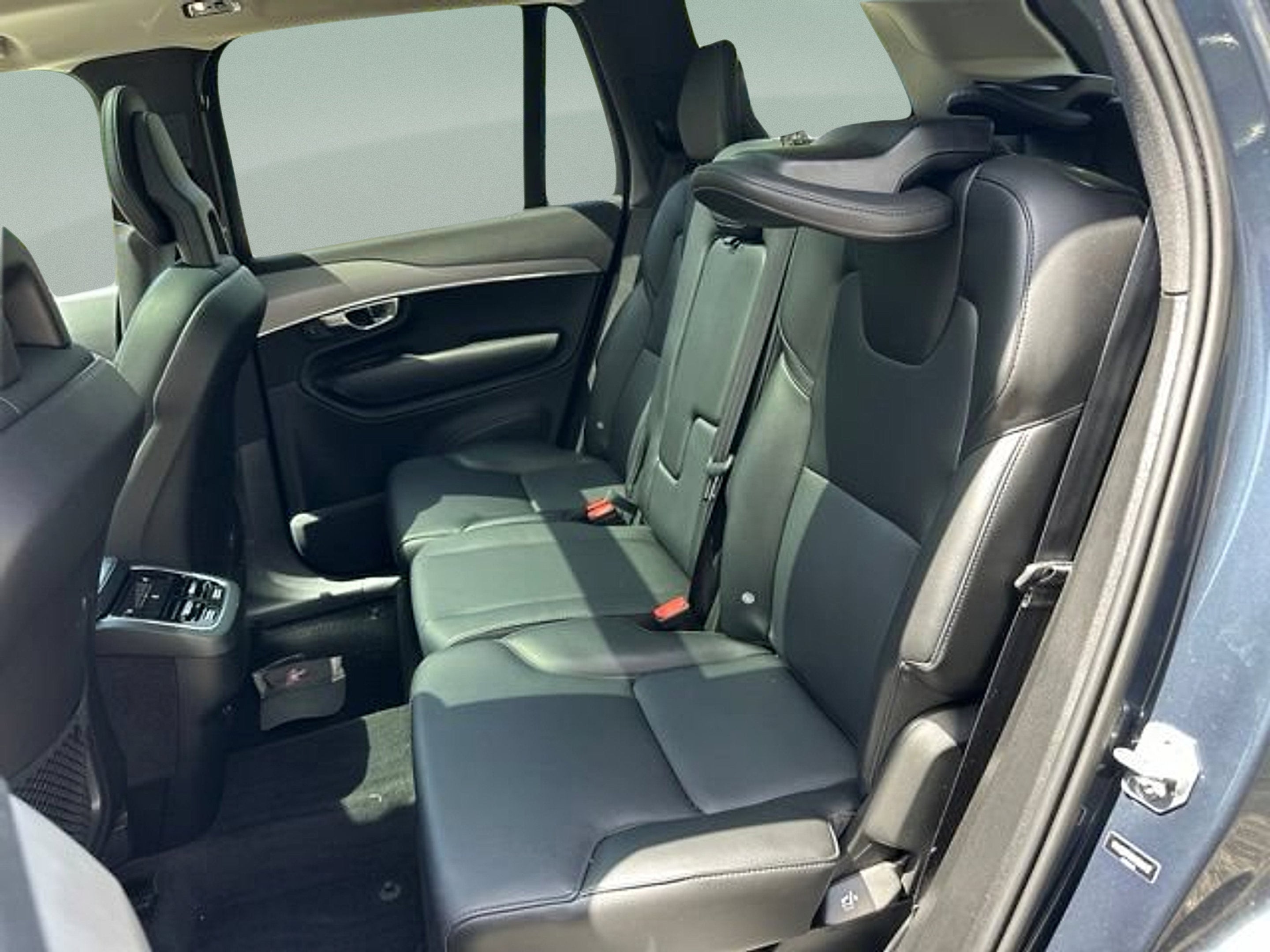2022 Volvo XC90 T5 Momentum 7 Passenger