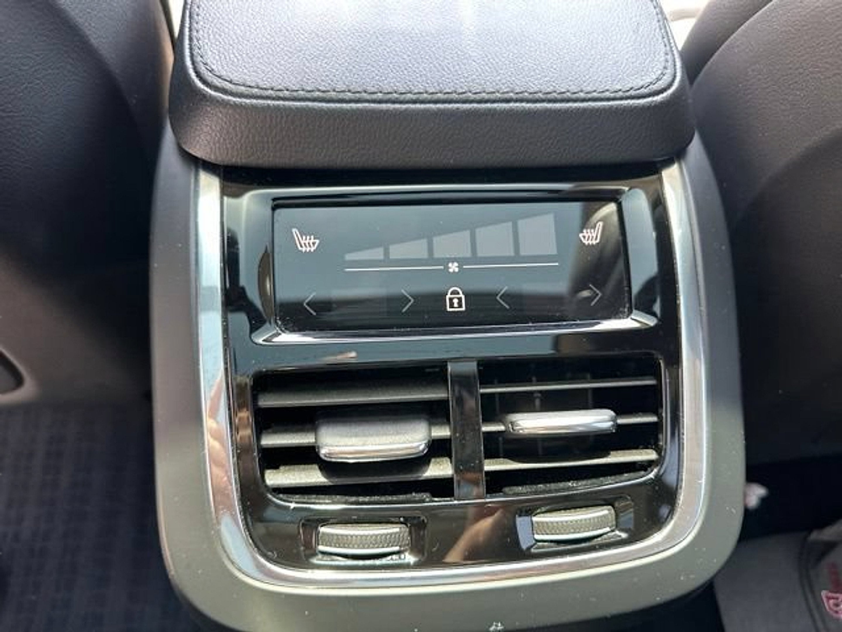 2022 Volvo XC90 T5 Momentum 7 Passenger