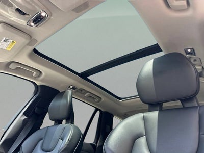 2022 Volvo XC90 T5 Momentum 7 Passenger