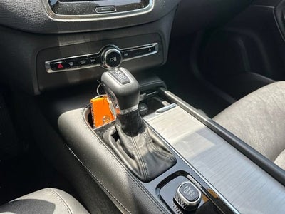 2022 Volvo XC90 T5 Momentum 7 Passenger