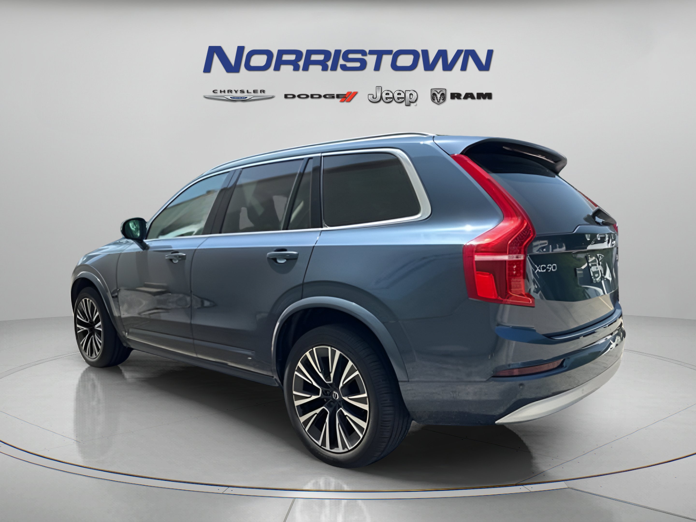 2022 Volvo XC90 T5 Momentum 7 Passenger