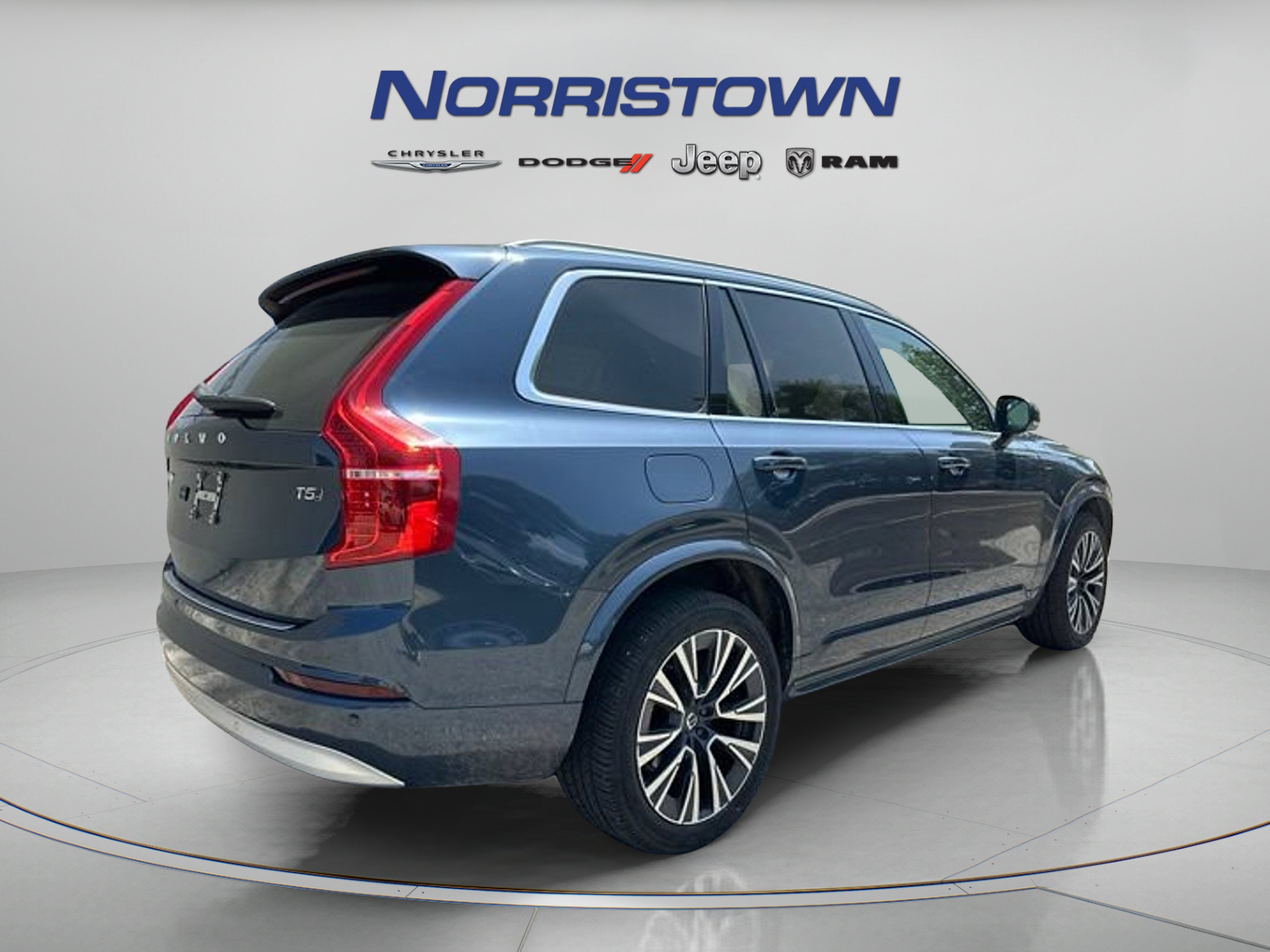 2022 Volvo XC90 T5 Momentum 7 Passenger