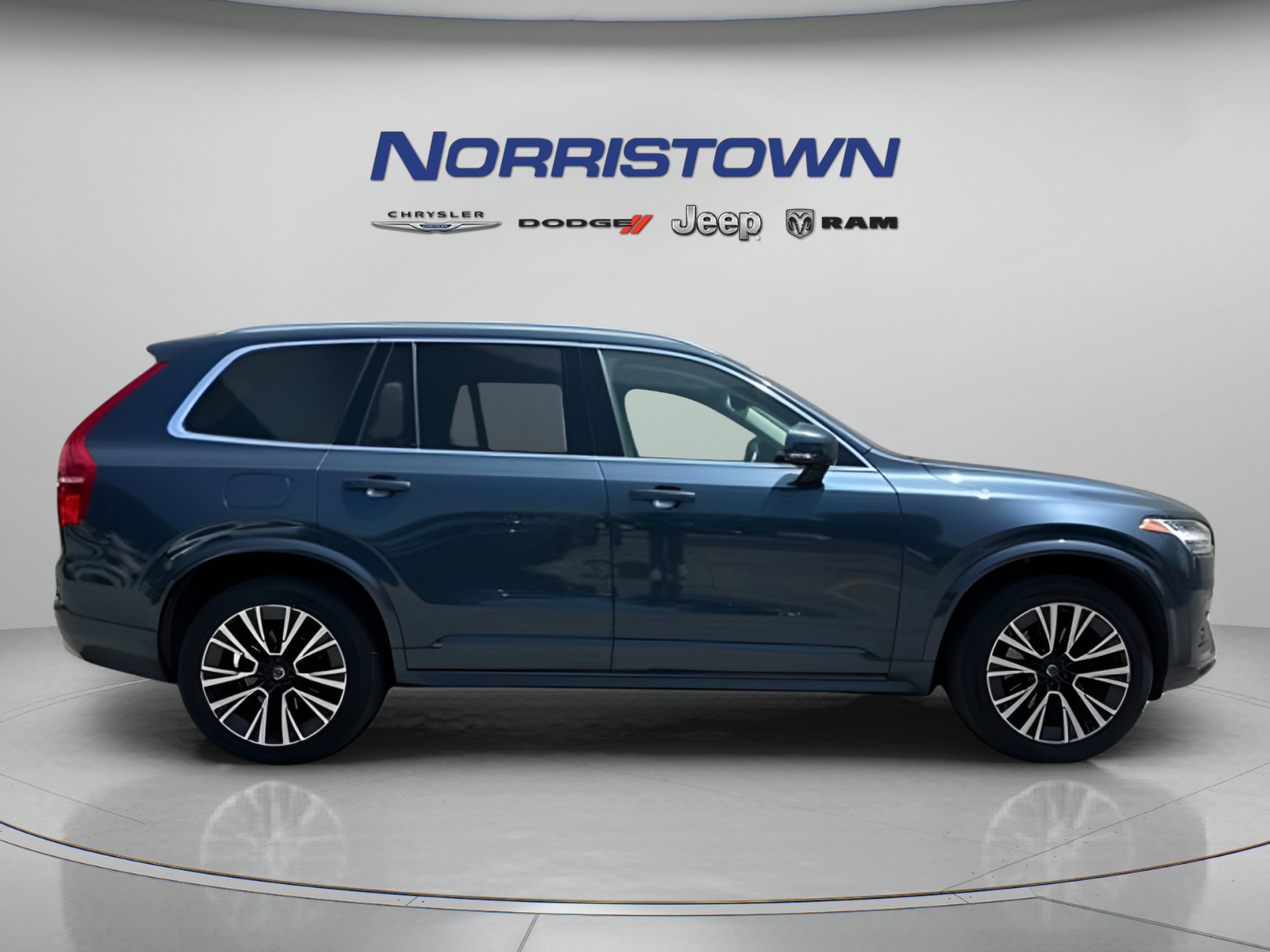 2022 Volvo XC90 T5 Momentum 7 Passenger